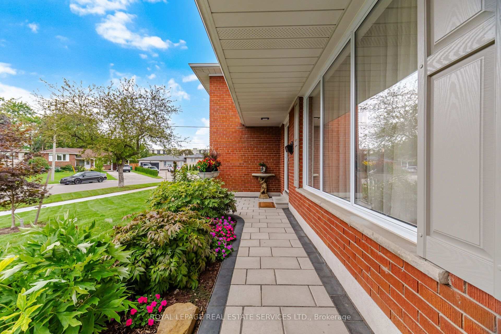 Photo 5 of 726 Netherton Crescent, Mississauga, Applewood — HOMEH