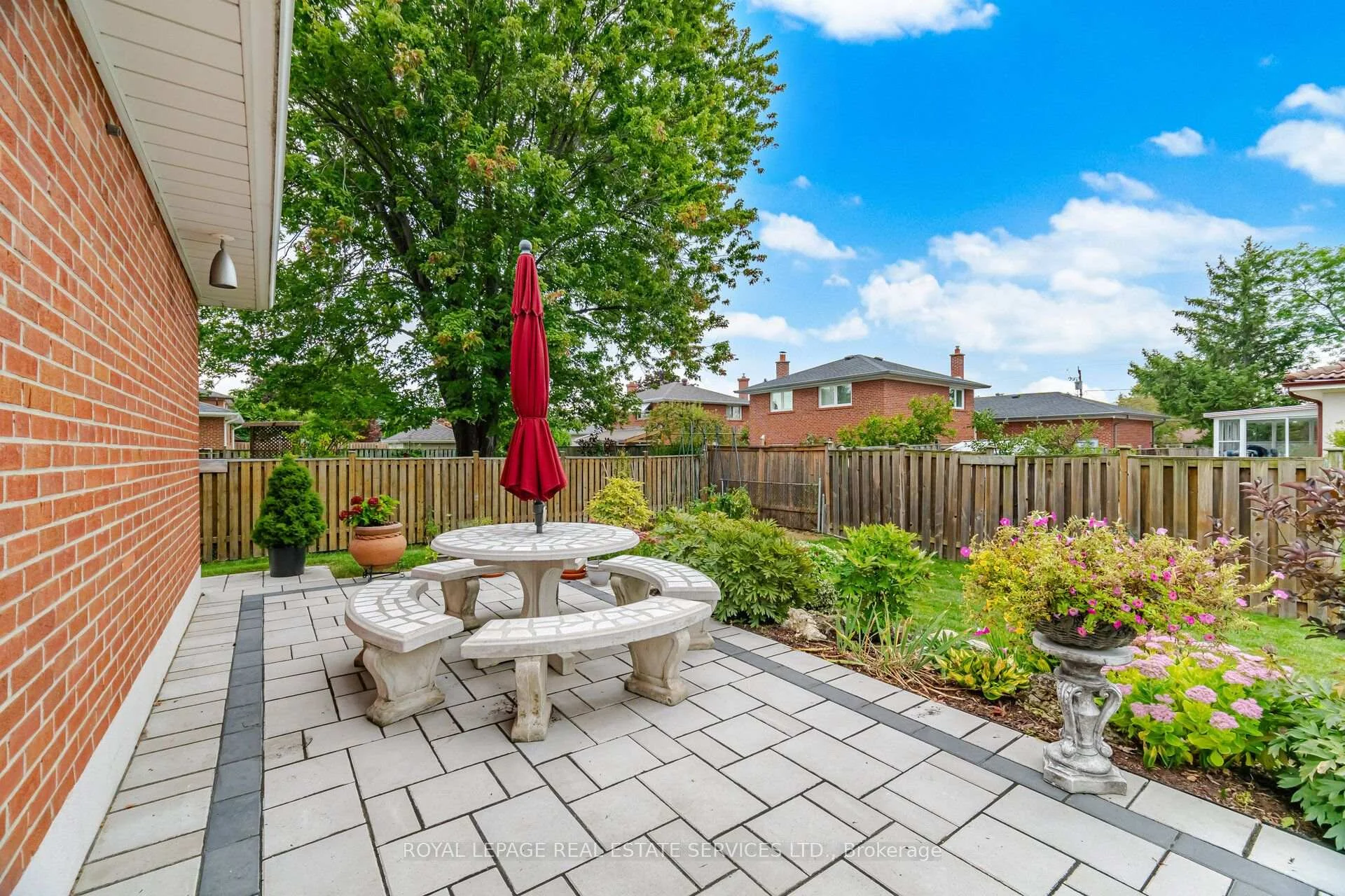 Photo 12 of 726 Netherton Crescent, Mississauga, Applewood — HOMEH