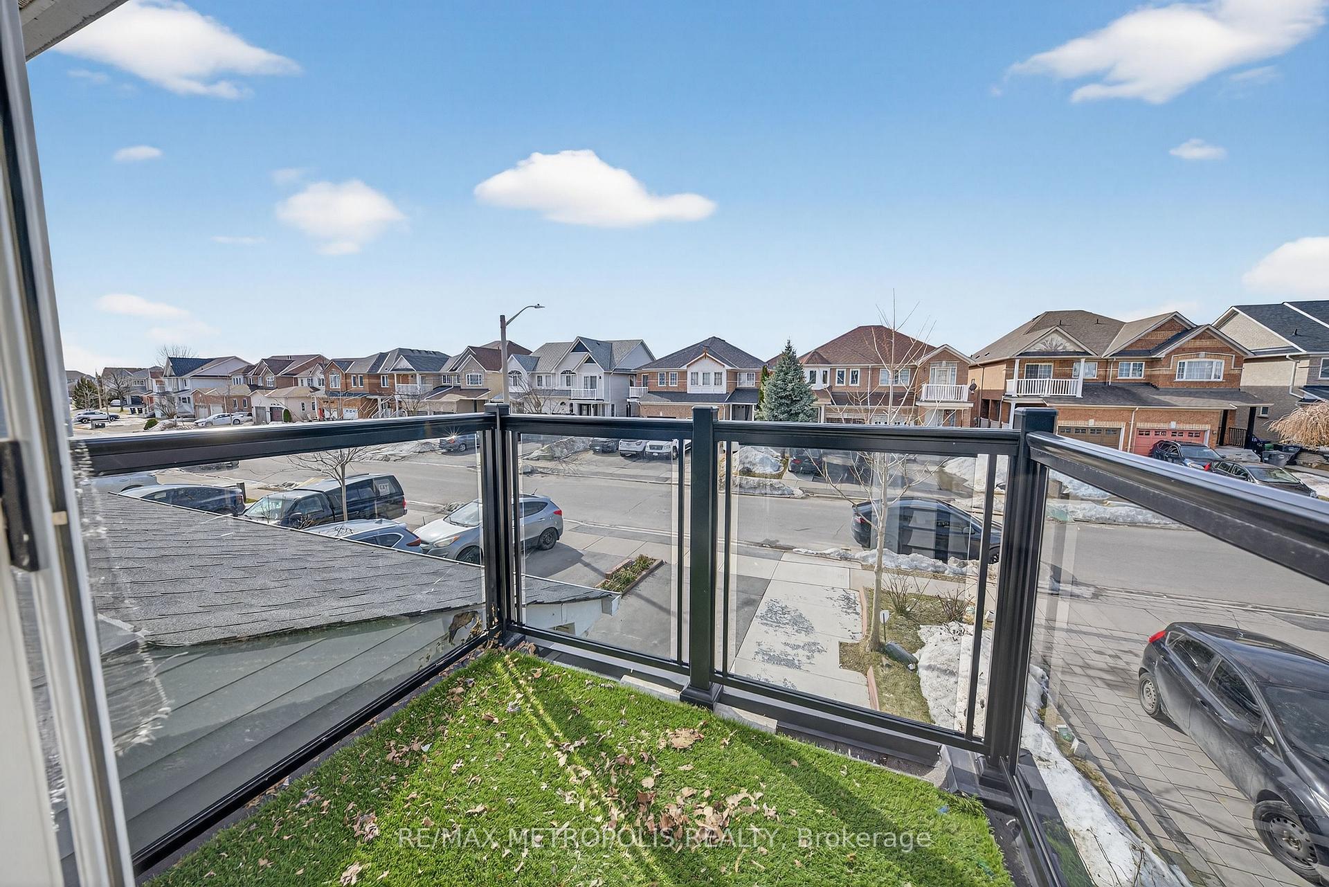Photo 4 of 43 Tiller Trail, Brampton, Fletcher's Creek Village — HOMEH