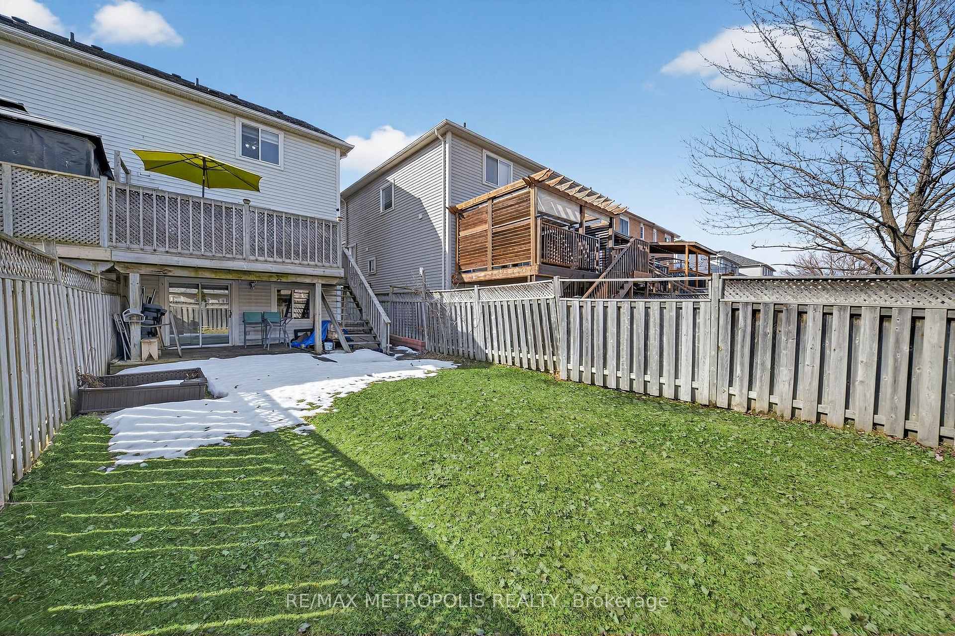 Photo 7 of 43 Tiller Trail, Brampton, Fletcher's Creek Village — HOMEH