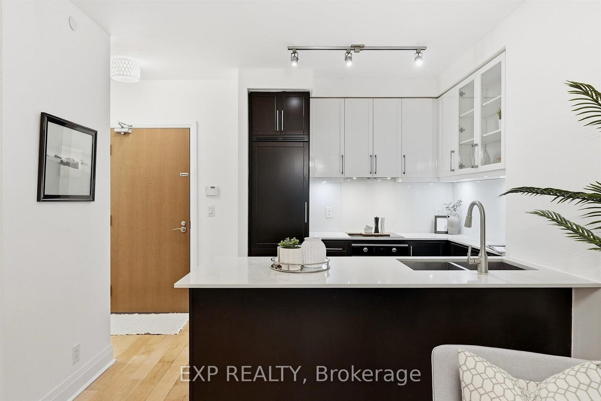 Photo 8 of Unit 213, 21 Clairtrell Road, North York, Willowdale East — HOMEH