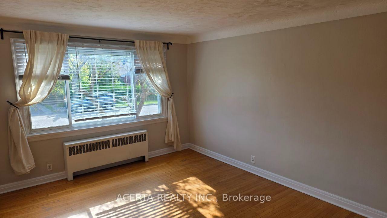 Photo 4 of Unit 3, 649 Cole Avenue S, Ottawa, Laurentianview — HOMEH