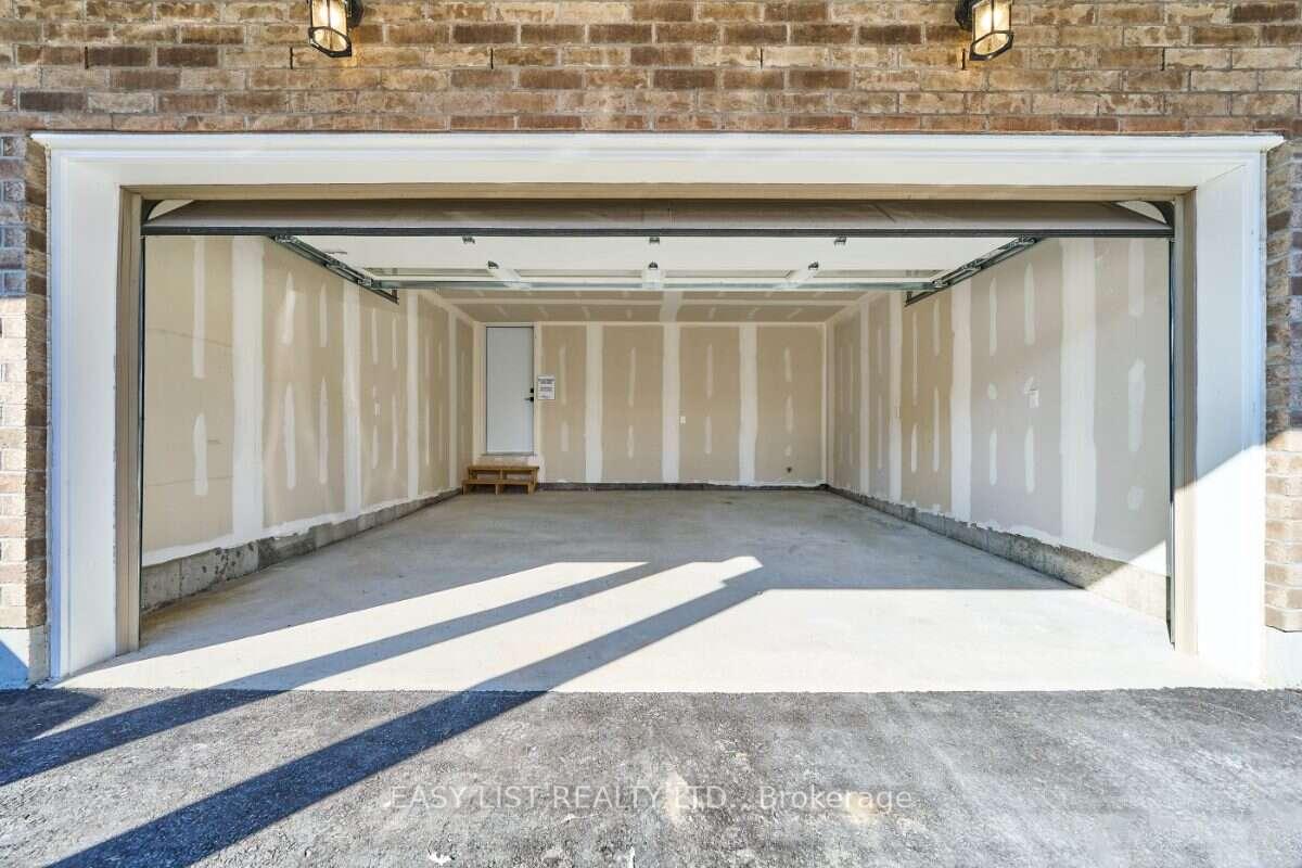Photo 8 of 19 Addyman Crescent, Clarington, Newcastle — HOMEH