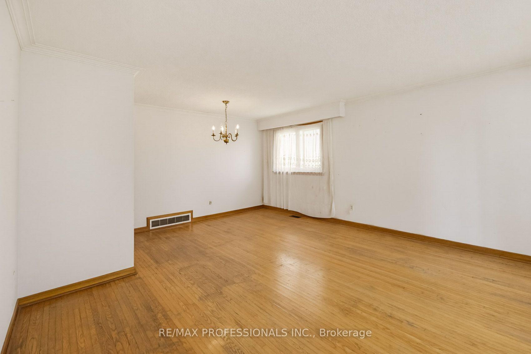 Photo 6 of 4038 Wilcox Road, Mississauga, Rathwood — HOMEH