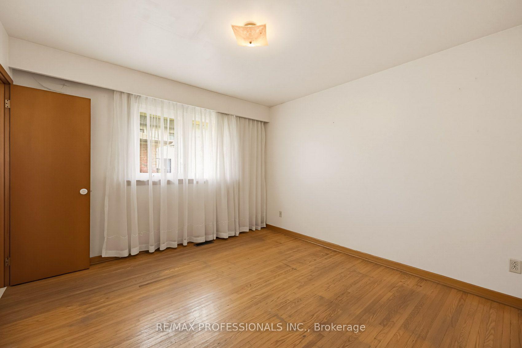 Photo 11 of 4038 Wilcox Road, Mississauga, Rathwood — HOMEH