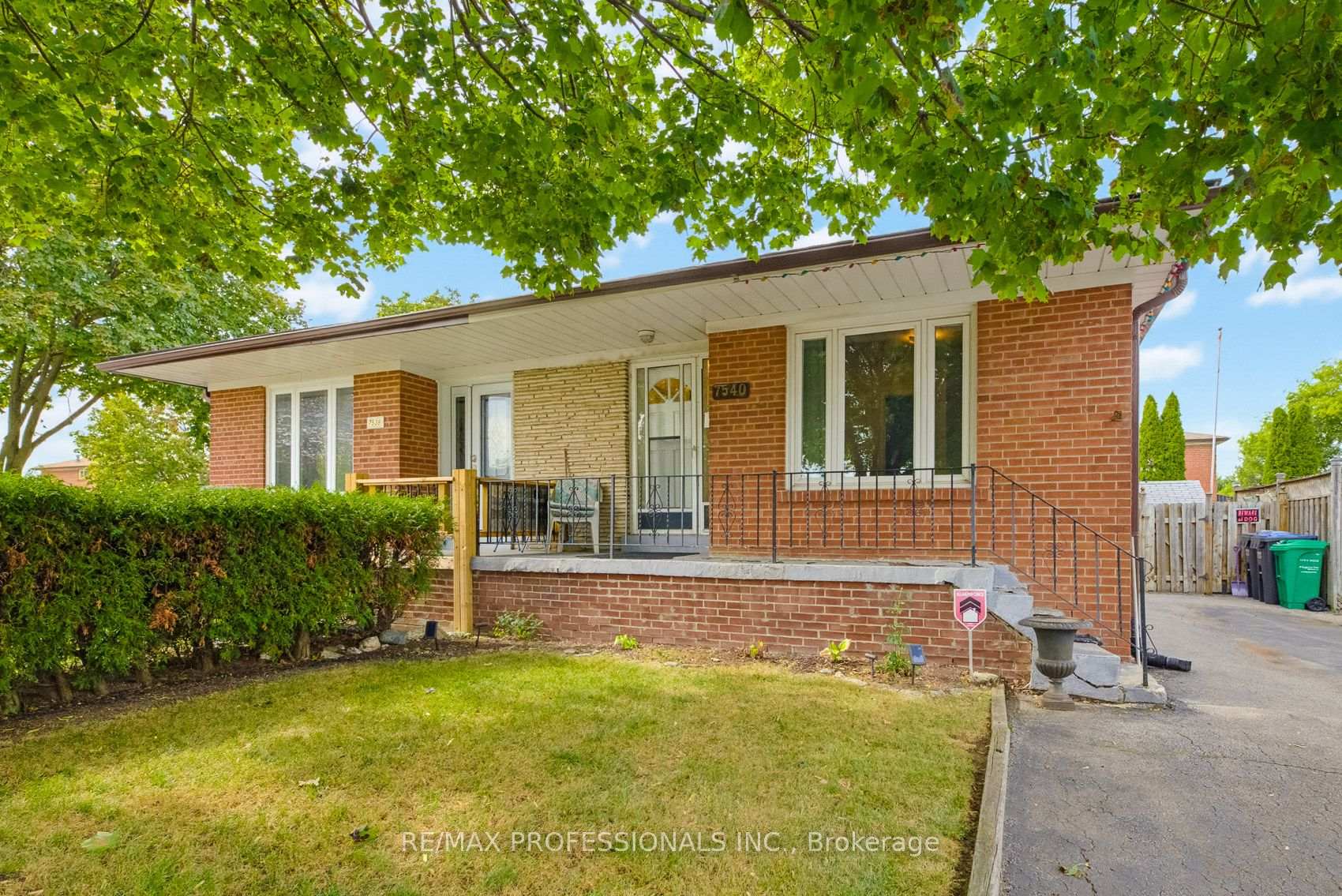 Photo 1 of 7540 Darcel Avenue, Mississauga, Malton — HOMEH
