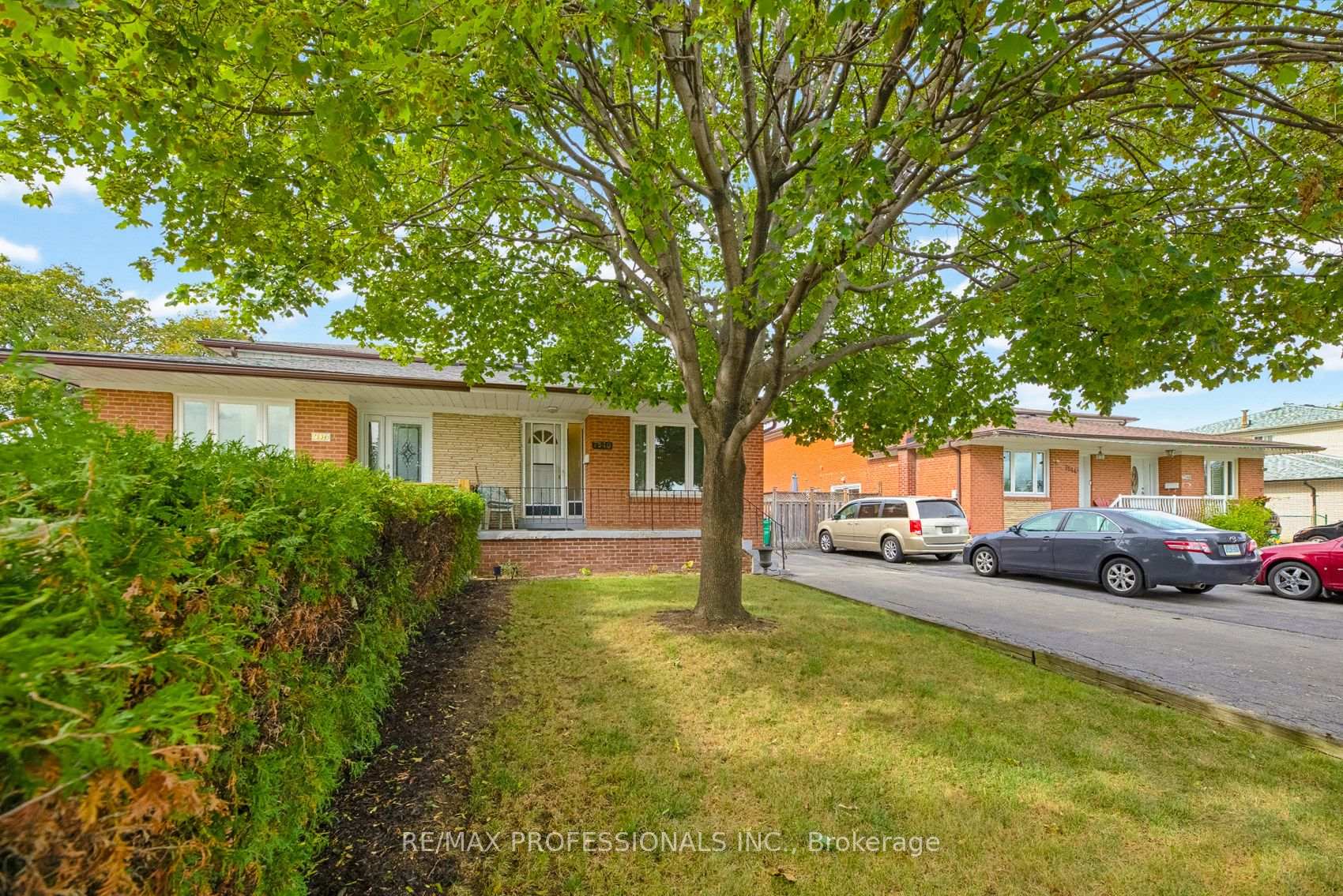 Photo 3 of 7540 Darcel Avenue, Mississauga, Malton — HOMEH