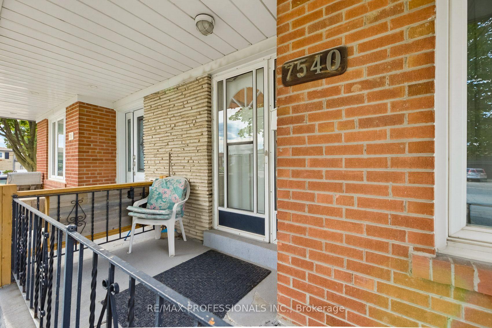 Photo 4 of 7540 Darcel Avenue, Mississauga, Malton — HOMEH