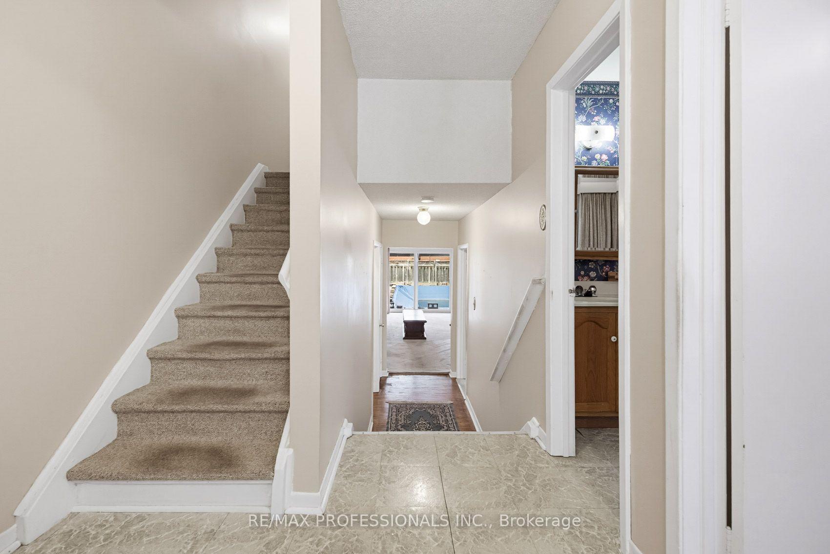 Photo 6 of 7540 Darcel Avenue, Mississauga, Malton — HOMEH