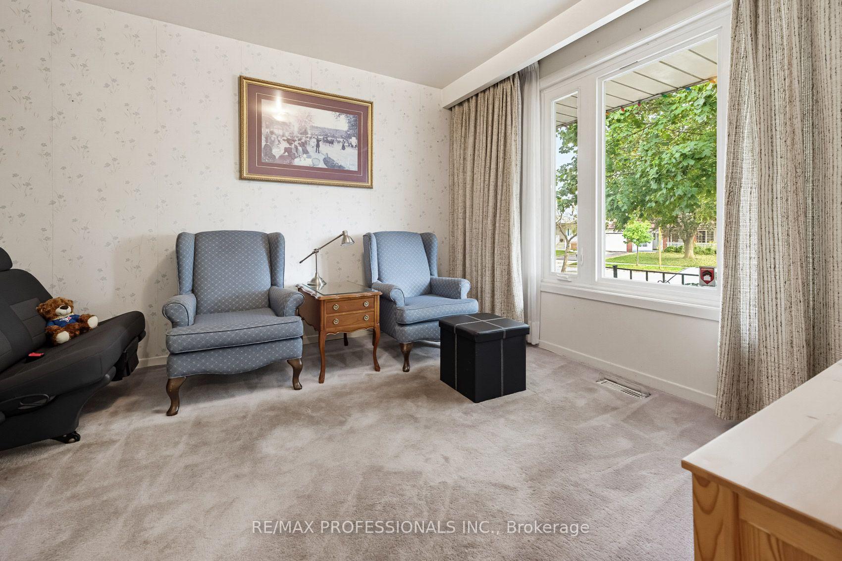 Photo 7 of 7540 Darcel Avenue, Mississauga, Malton — HOMEH