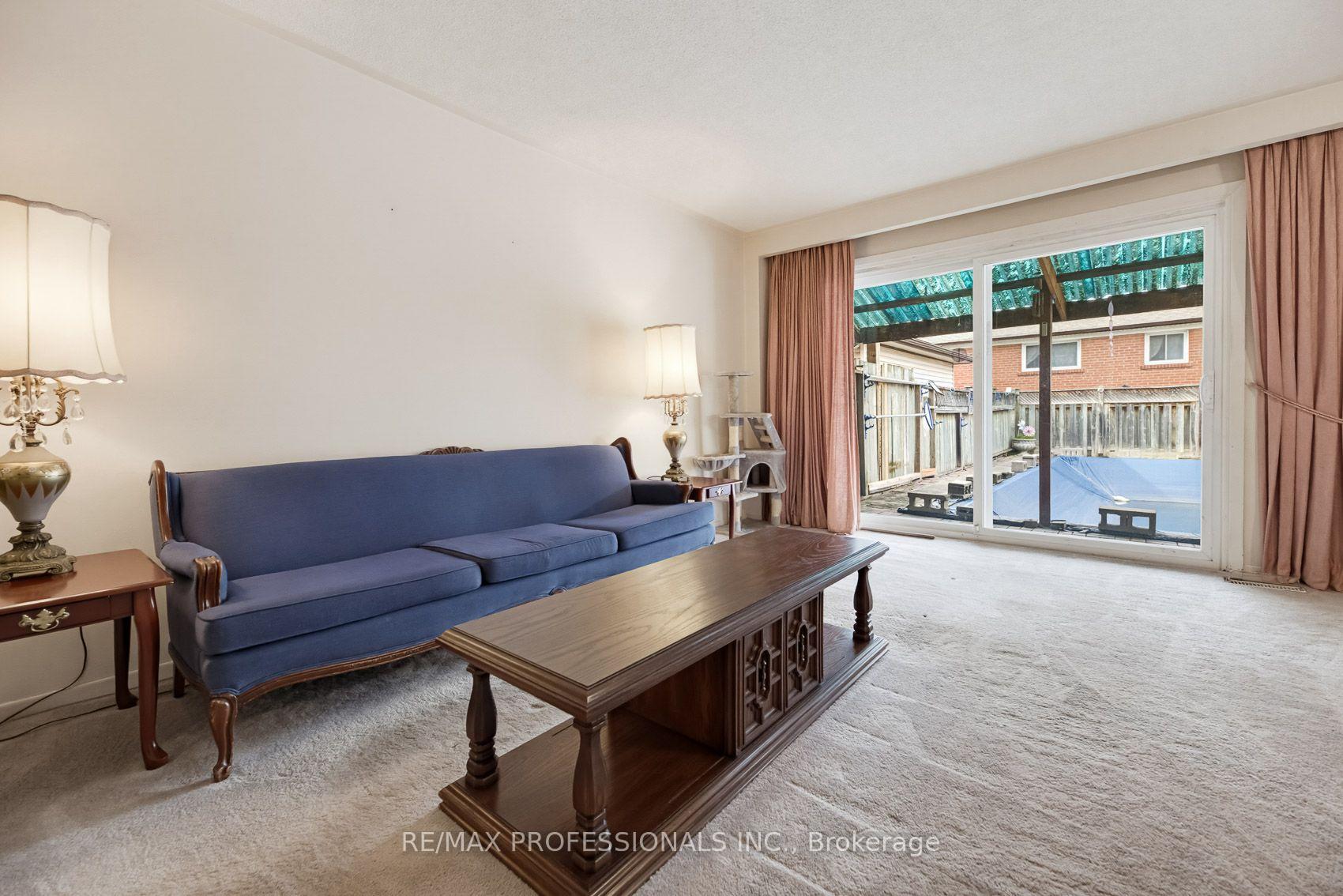 Photo 11 of 7540 Darcel Avenue, Mississauga, Malton — HOMEH