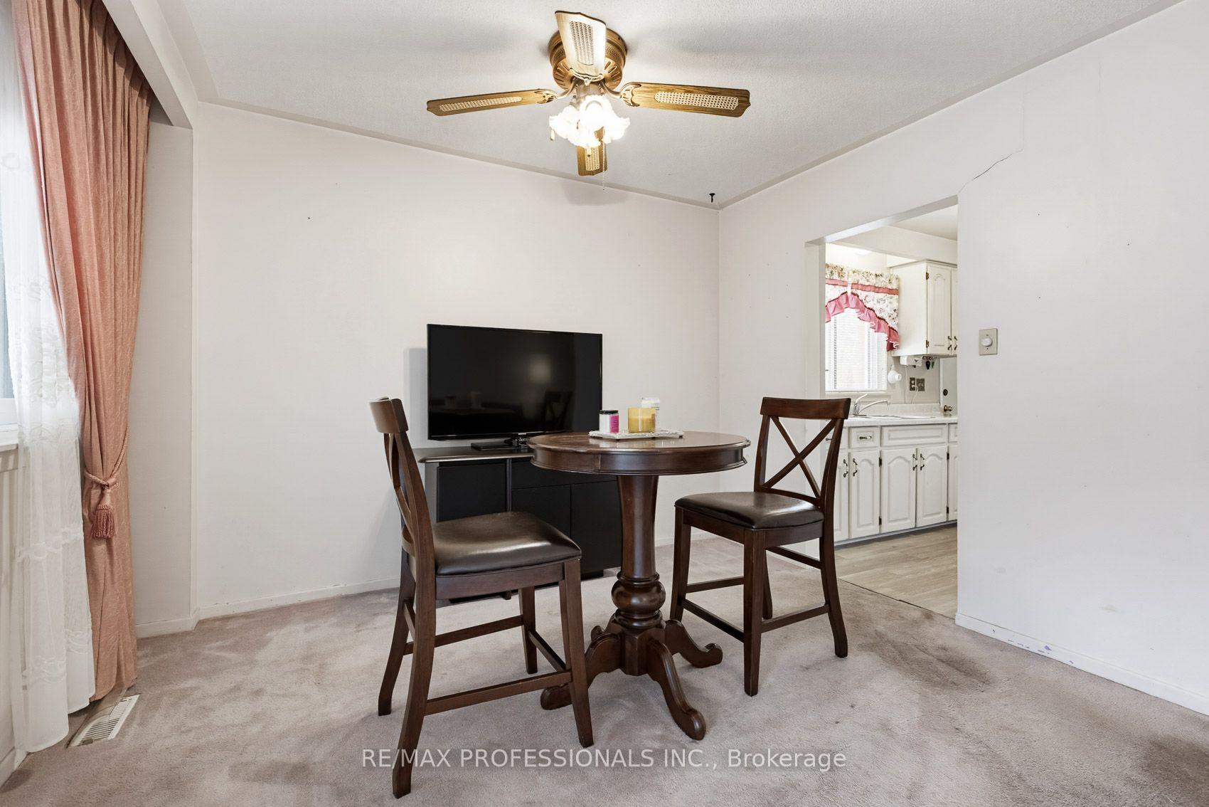 Photo 13 of 7540 Darcel Avenue, Mississauga, Malton — HOMEH