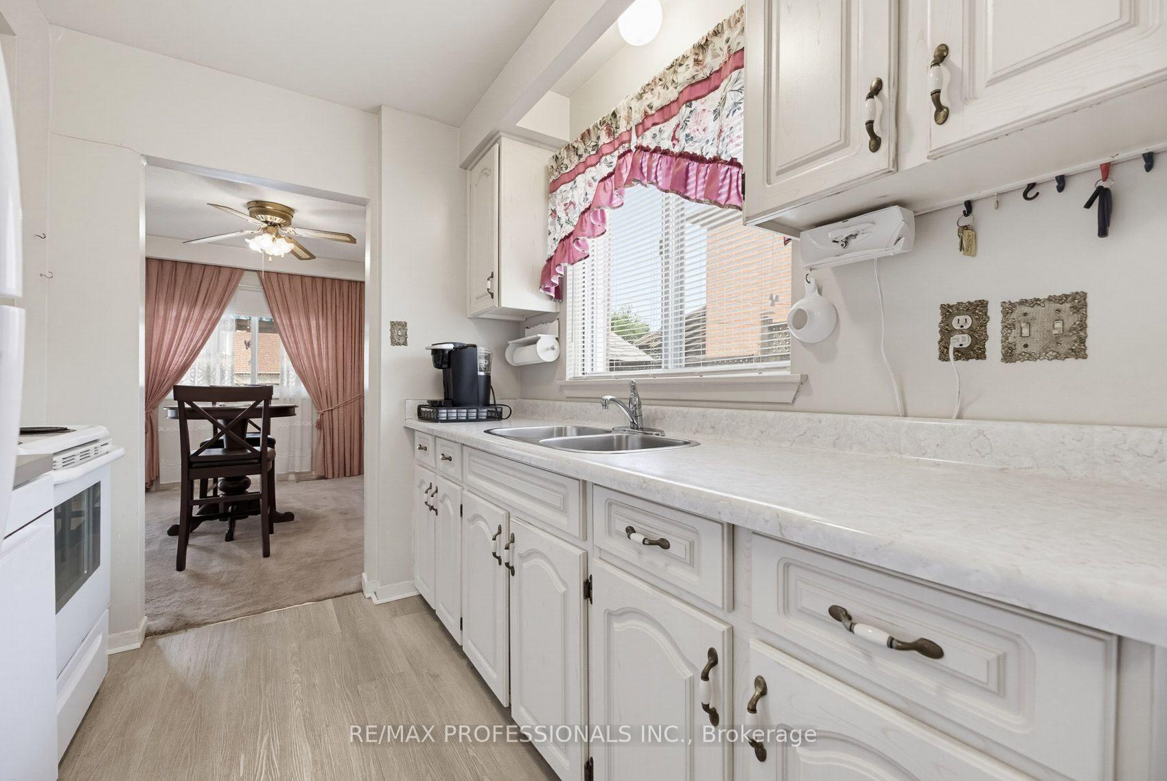 Photo 16 of 7540 Darcel Avenue, Mississauga, Malton — HOMEH