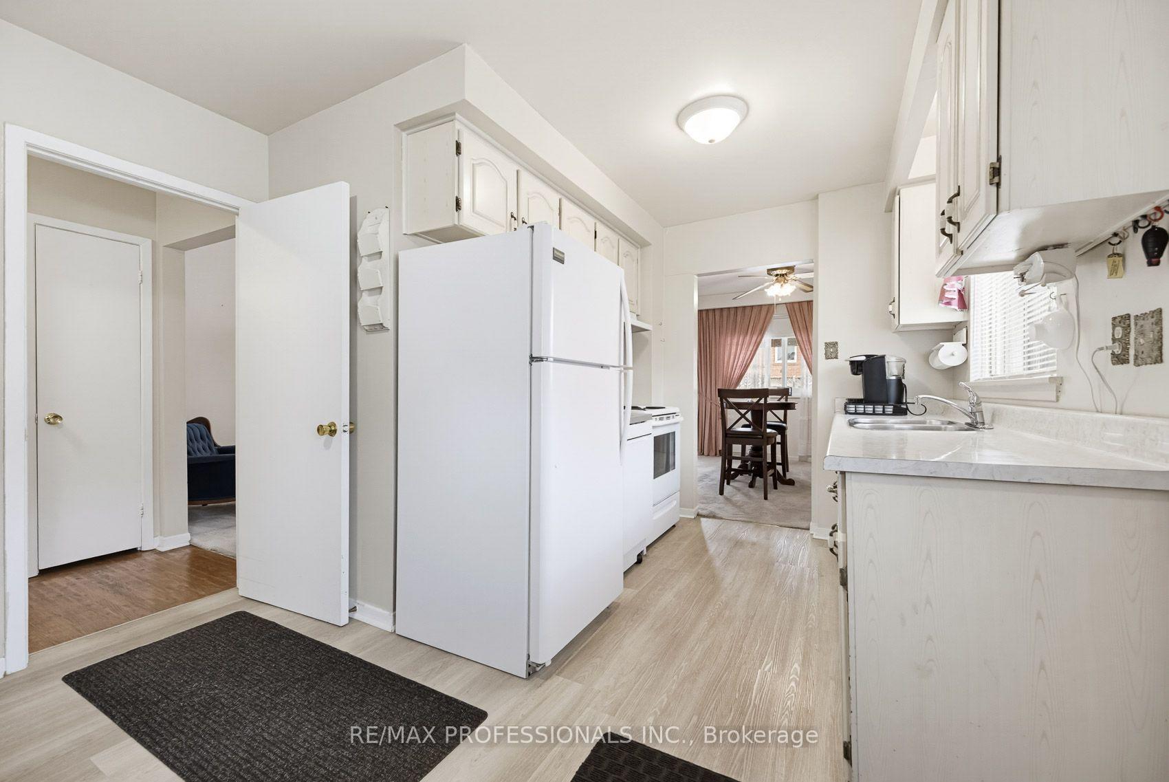 Photo 17 of 7540 Darcel Avenue, Mississauga, Malton — HOMEH