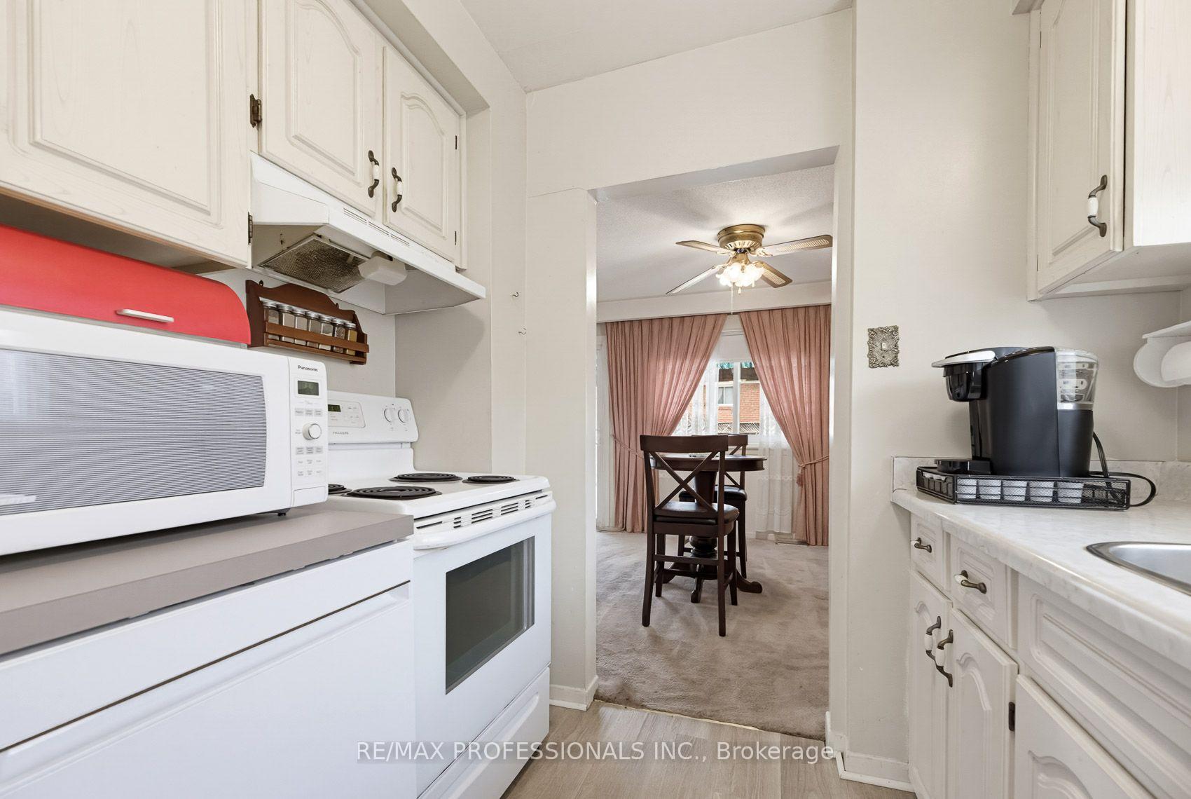 Photo 18 of 7540 Darcel Avenue, Mississauga, Malton — HOMEH