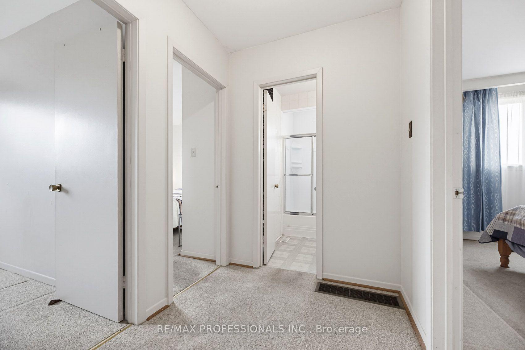 Photo 21 of 7540 Darcel Avenue, Mississauga, Malton — HOMEH