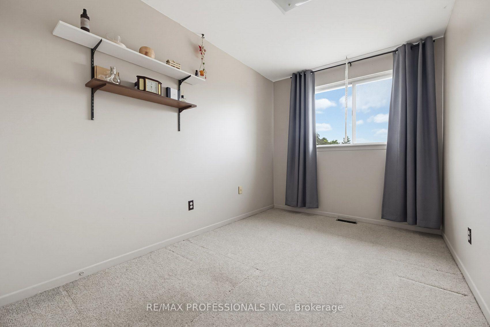 Photo 23 of 7540 Darcel Avenue, Mississauga, Malton — HOMEH