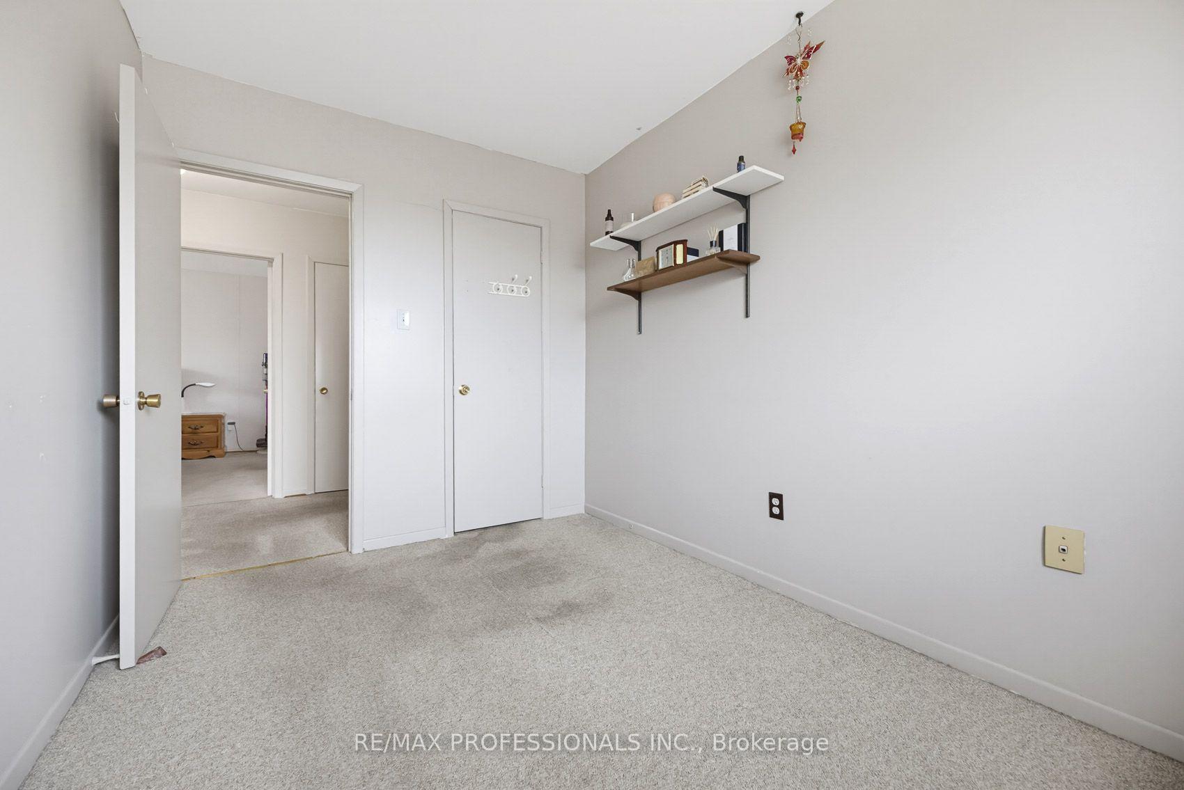Photo 24 of 7540 Darcel Avenue, Mississauga, Malton — HOMEH