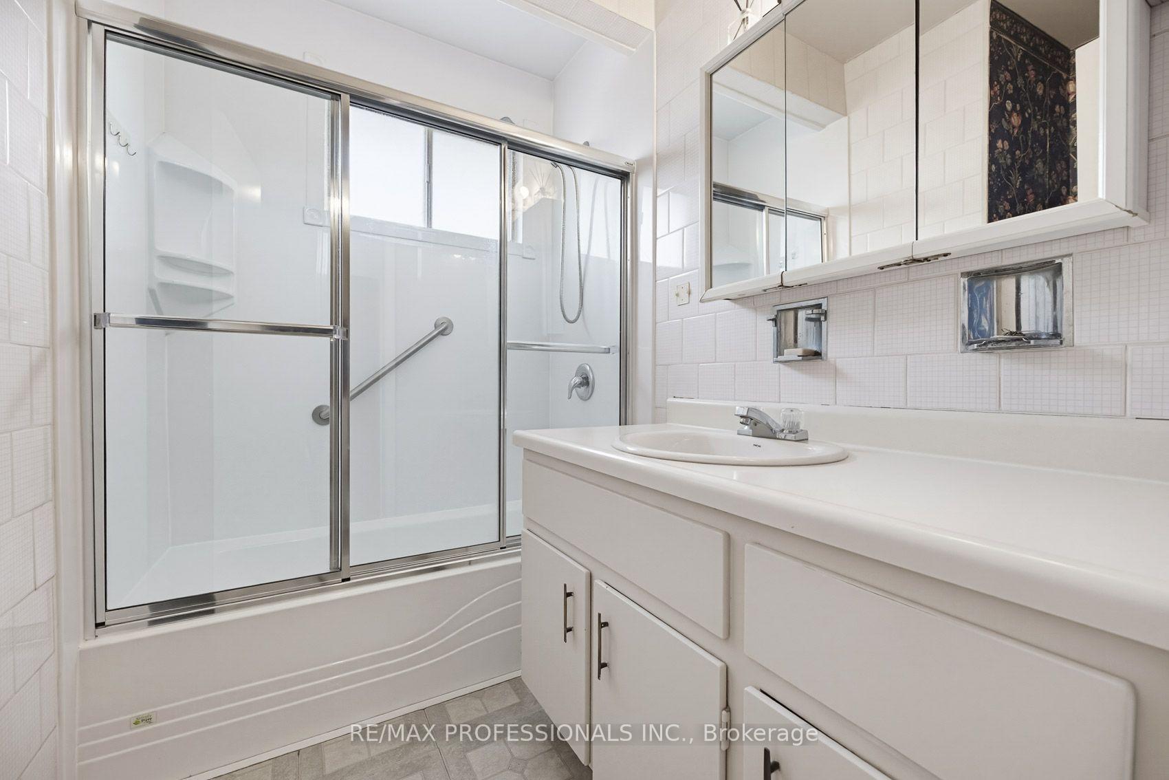 Photo 25 of 7540 Darcel Avenue, Mississauga, Malton — HOMEH