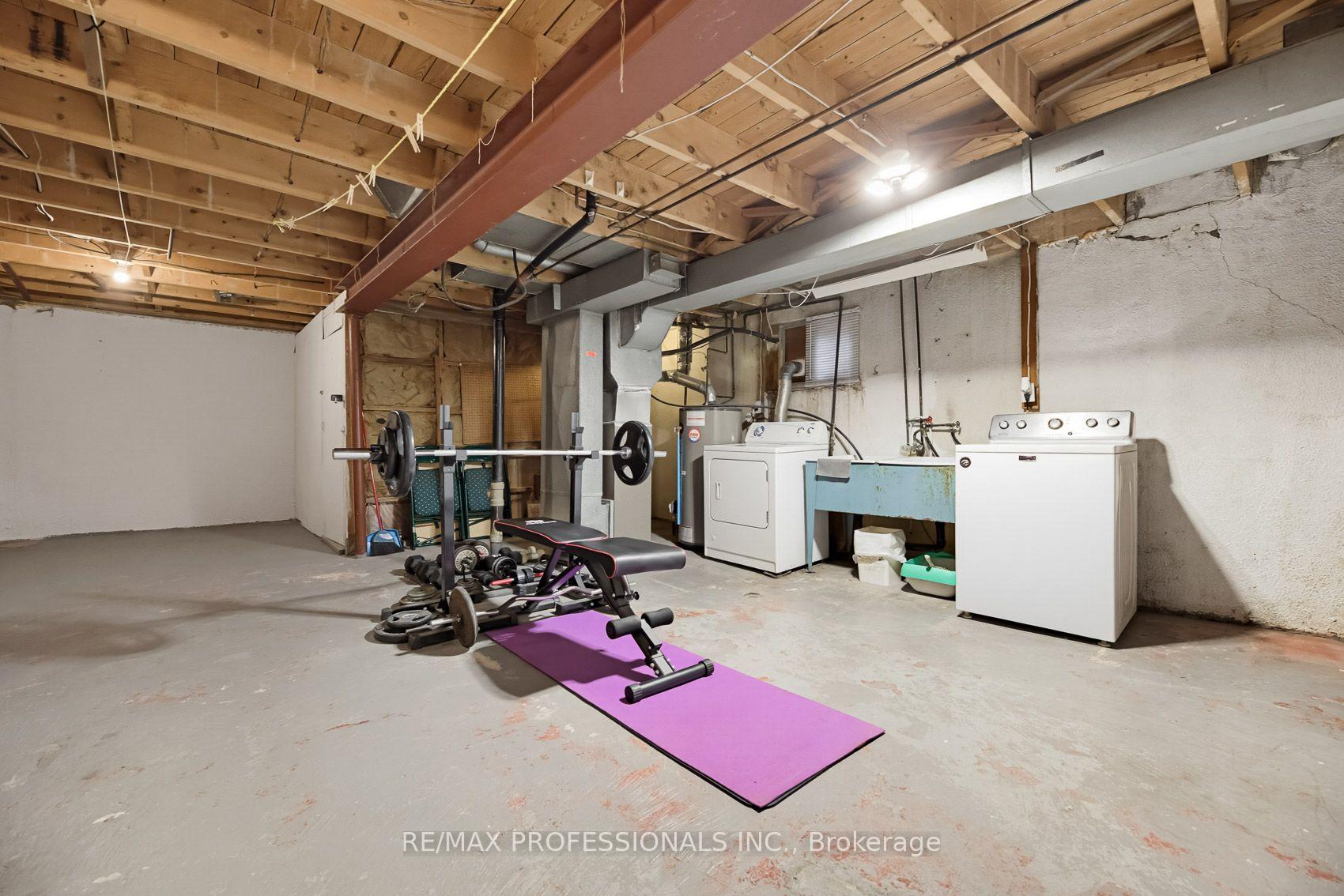 Photo 32 of 7540 Darcel Avenue, Mississauga, Malton — HOMEH