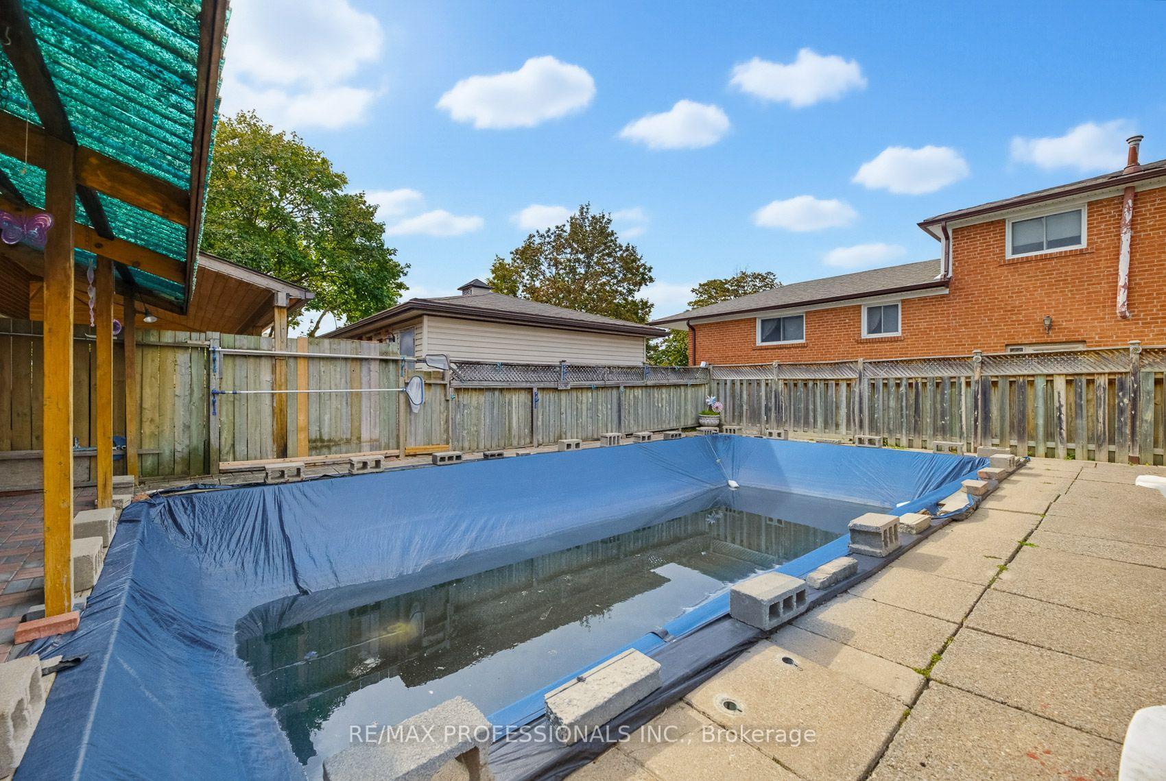Photo 37 of 7540 Darcel Avenue, Mississauga, Malton — HOMEH