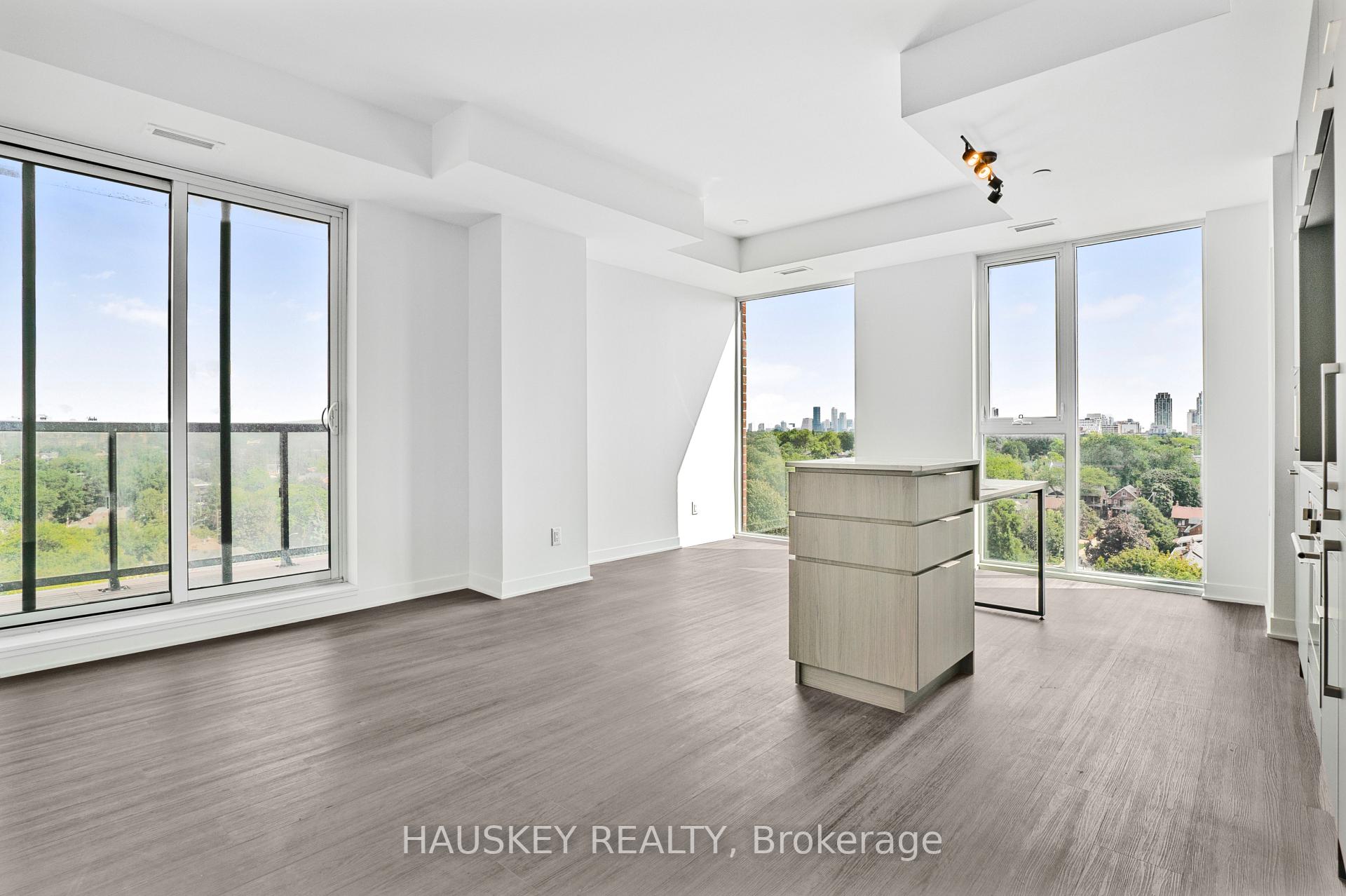 Photo 5 of Unit 1102, 185 Alberta Avenue, Toronto, Oakwood Village — HOMEH