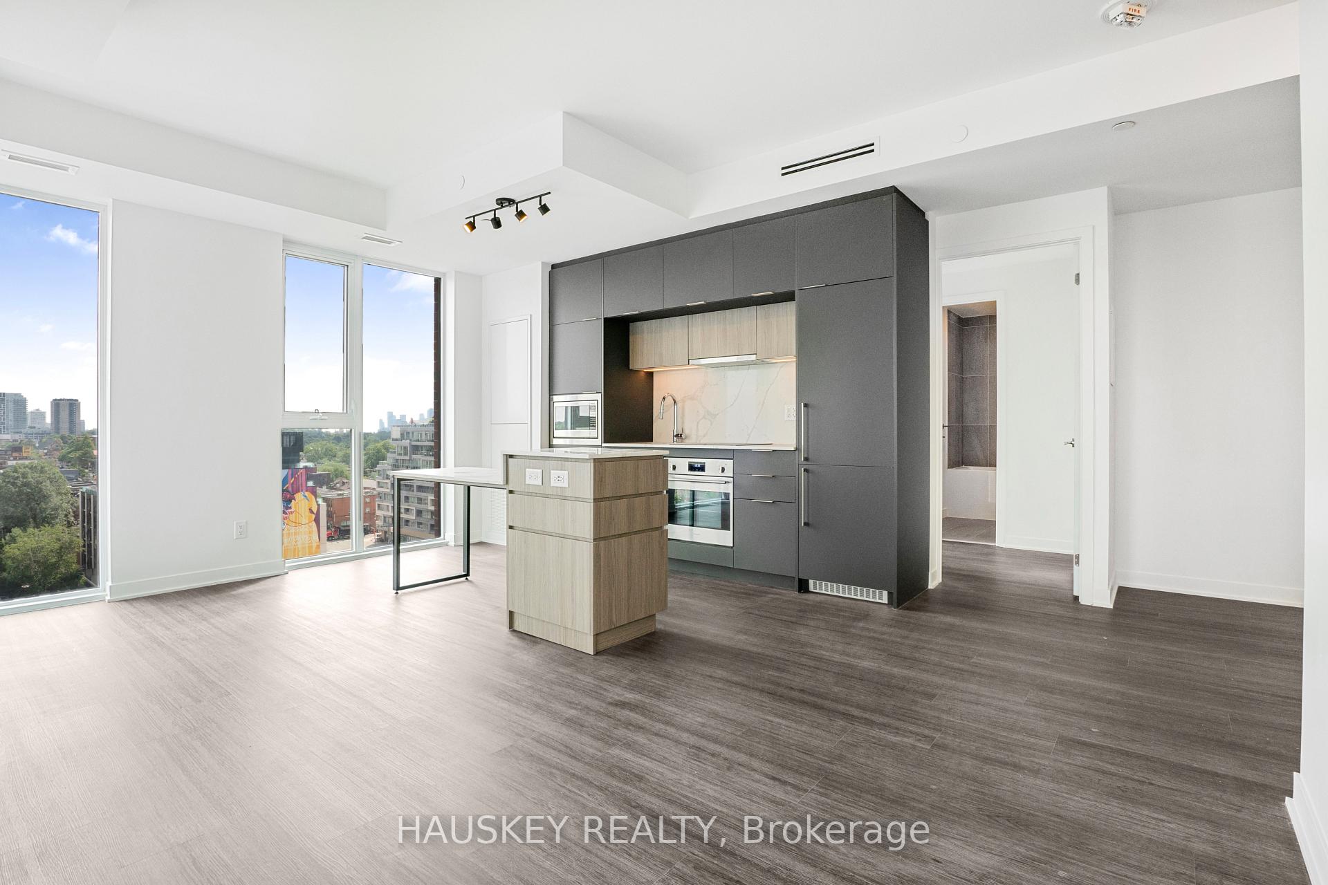 Photo 7 of Unit 1102, 185 Alberta Avenue, Toronto, Oakwood Village — HOMEH