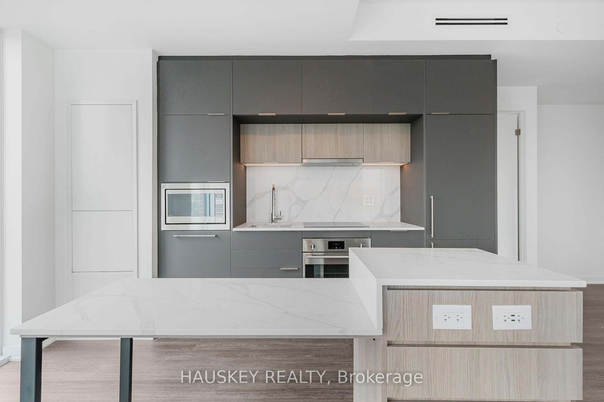 Photo 10 of Unit 1102, 185 Alberta Avenue, Toronto, Oakwood Village — HOMEH