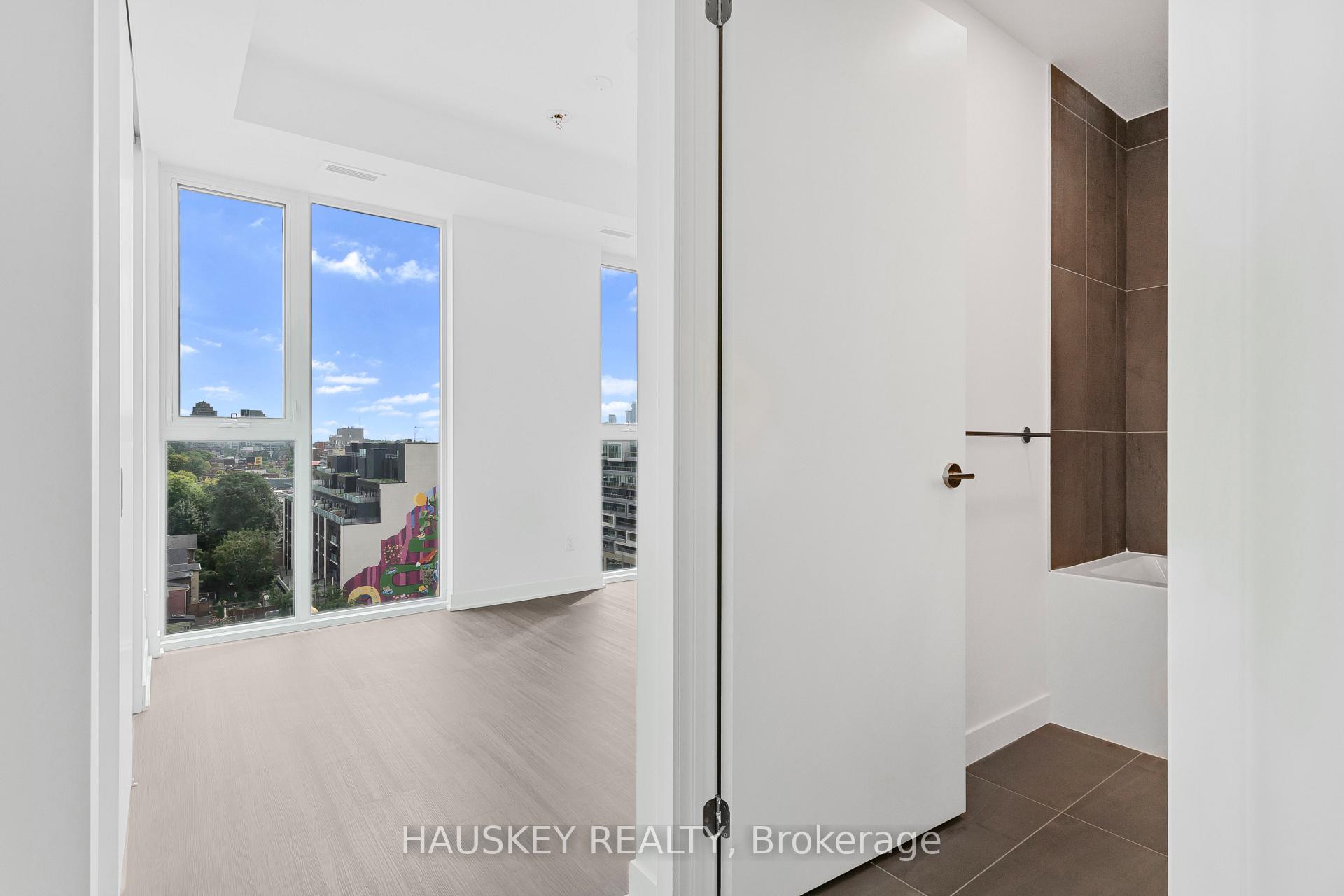 Photo 12 of Unit 1102, 185 Alberta Avenue, Toronto, Oakwood Village — HOMEH