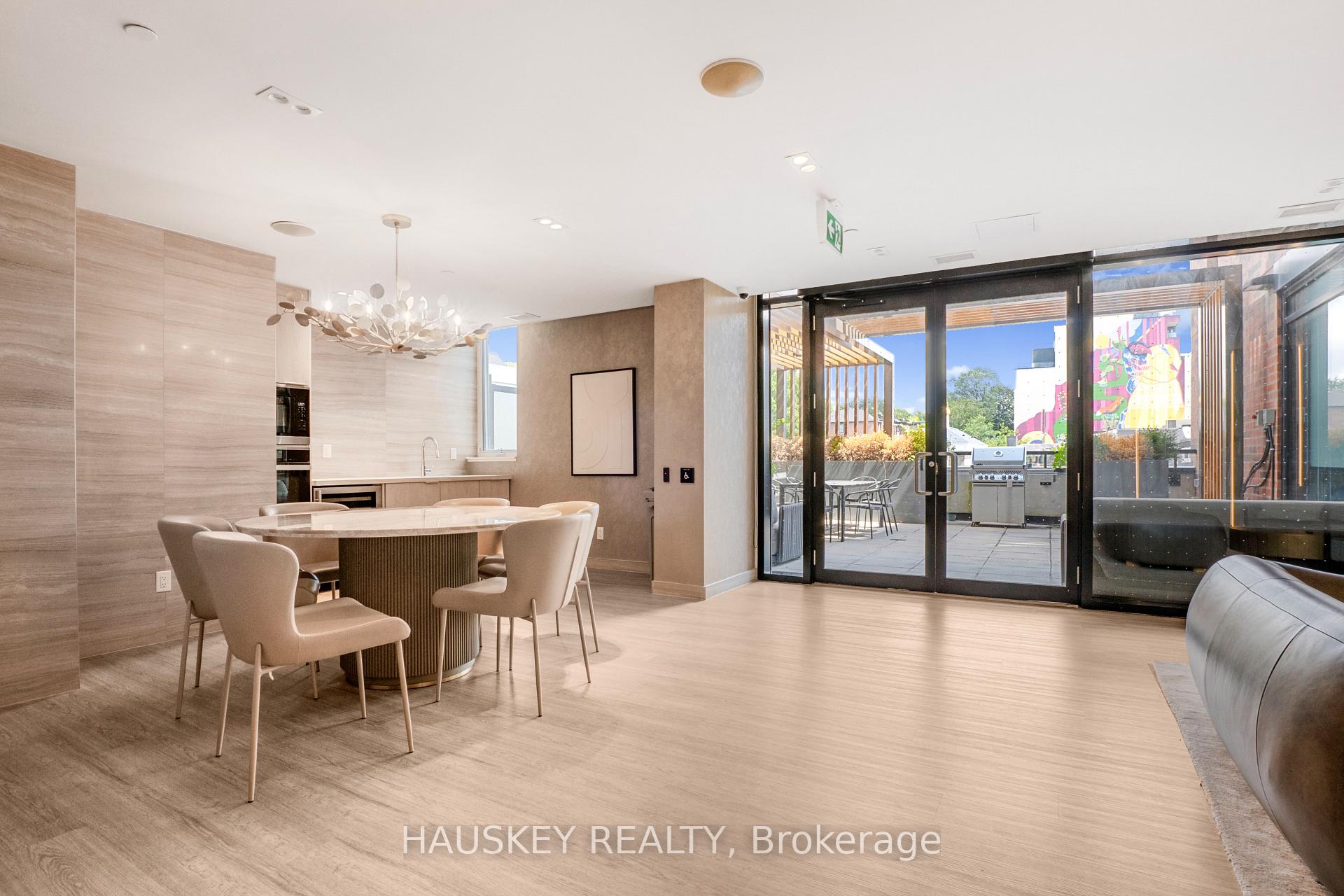 Photo 23 of Unit 1102, 185 Alberta Avenue, Toronto, Oakwood Village — HOMEH