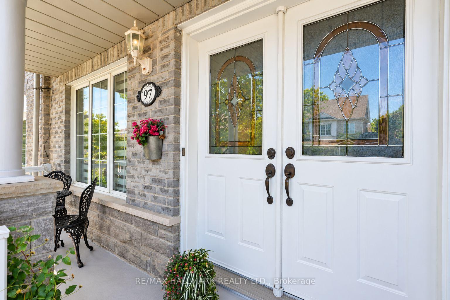 Photo 4 of 97 Benjamin Hood Crescent, Vaughan, Patterson — HOMEH