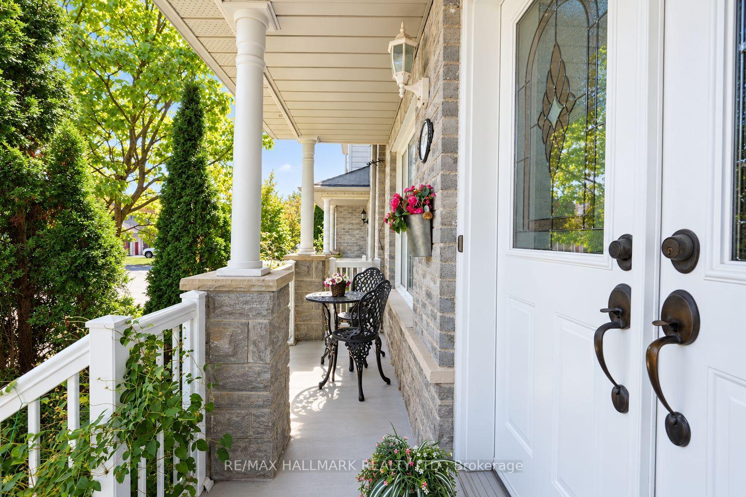 Photo 5 of 97 Benjamin Hood Crescent, Vaughan, Patterson — HOMEH