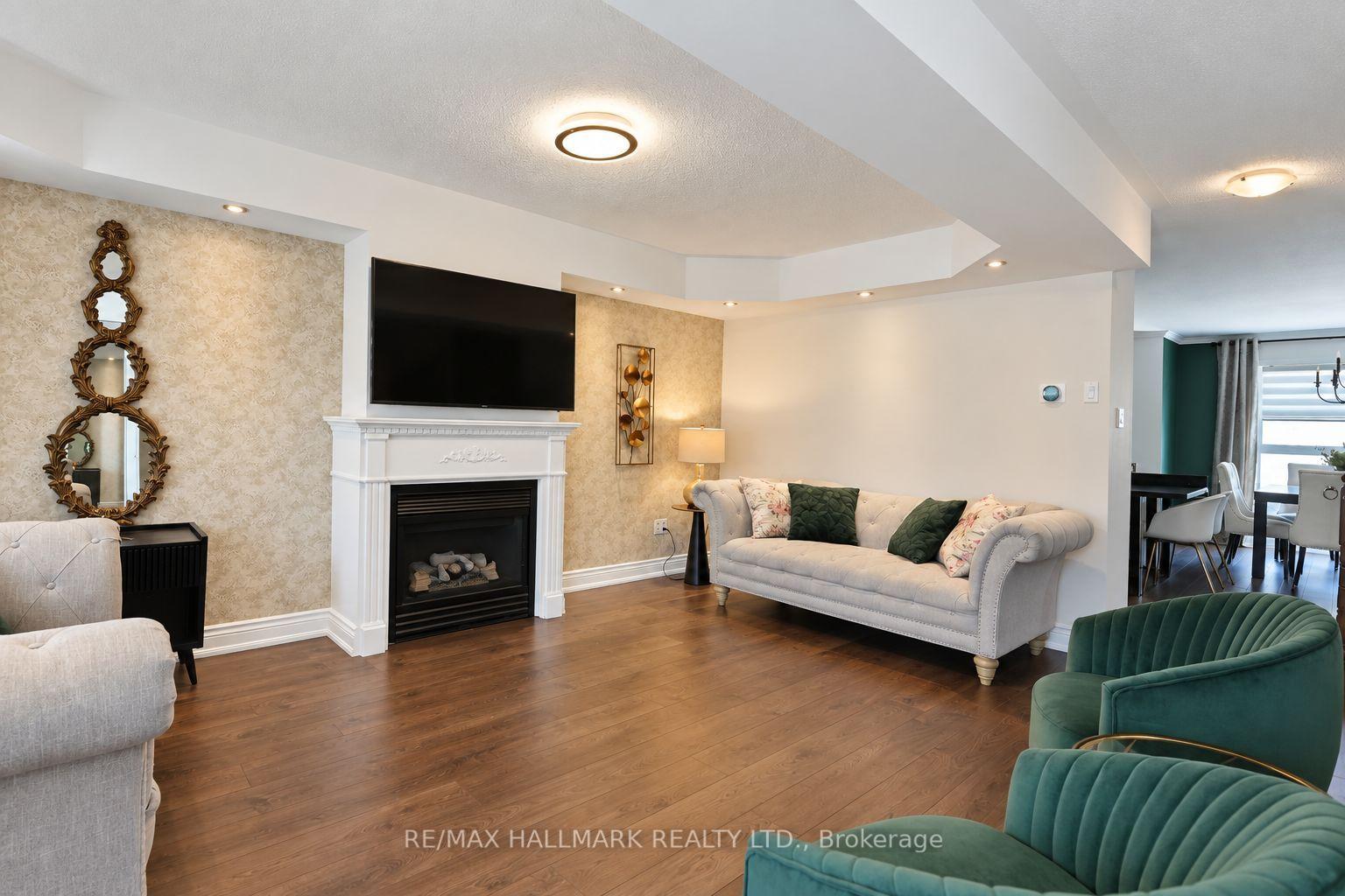 Photo 6 of 97 Benjamin Hood Crescent, Vaughan, Patterson — HOMEH