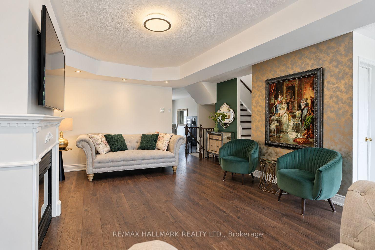 Photo 7 of 97 Benjamin Hood Crescent, Vaughan, Patterson — HOMEH