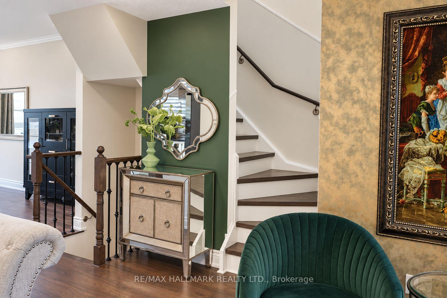 Photo 9 of 97 Benjamin Hood Crescent, Vaughan, Patterson — HOMEH