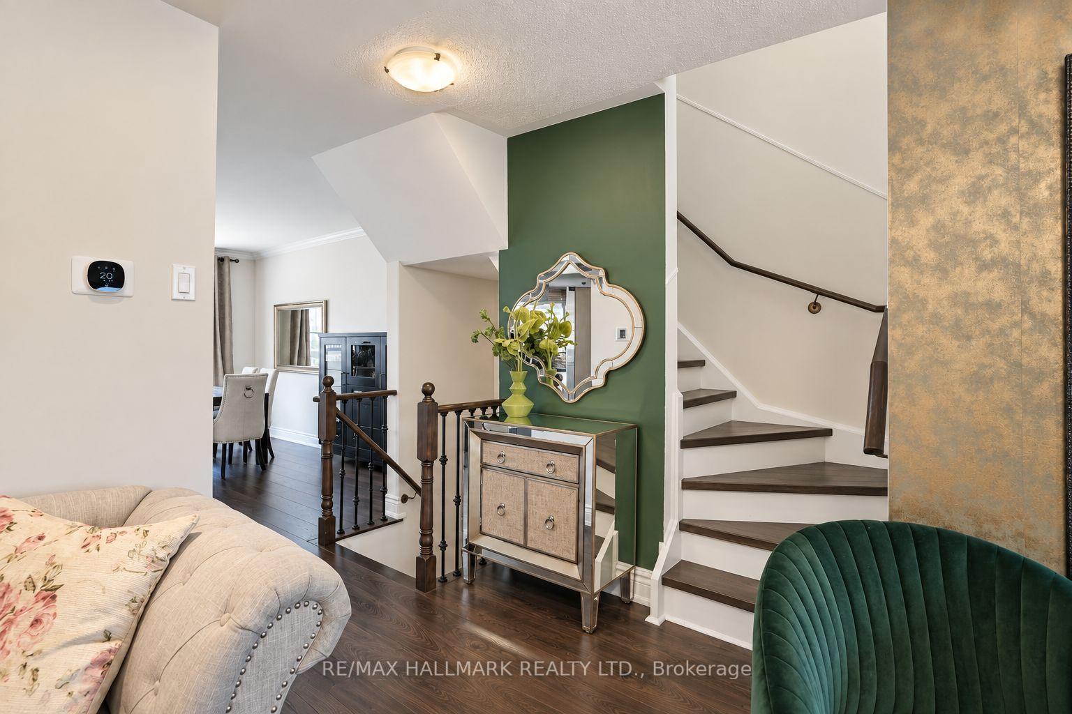 Photo 11 of 97 Benjamin Hood Crescent, Vaughan, Patterson — HOMEH