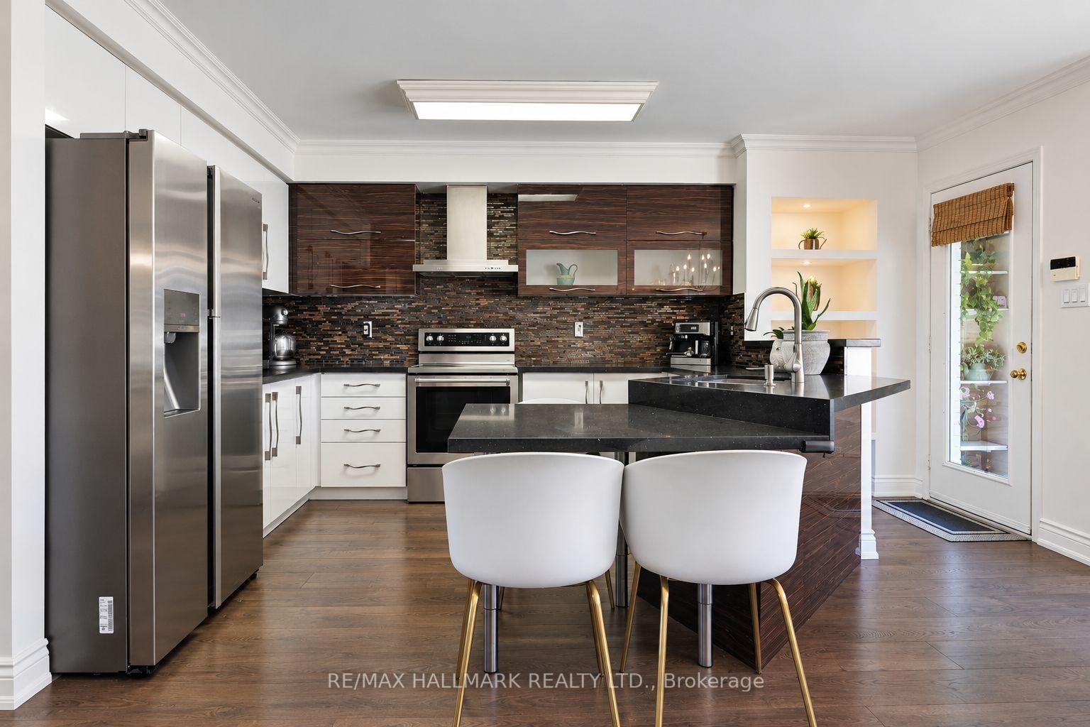 Photo 15 of 97 Benjamin Hood Crescent, Vaughan, Patterson — HOMEH