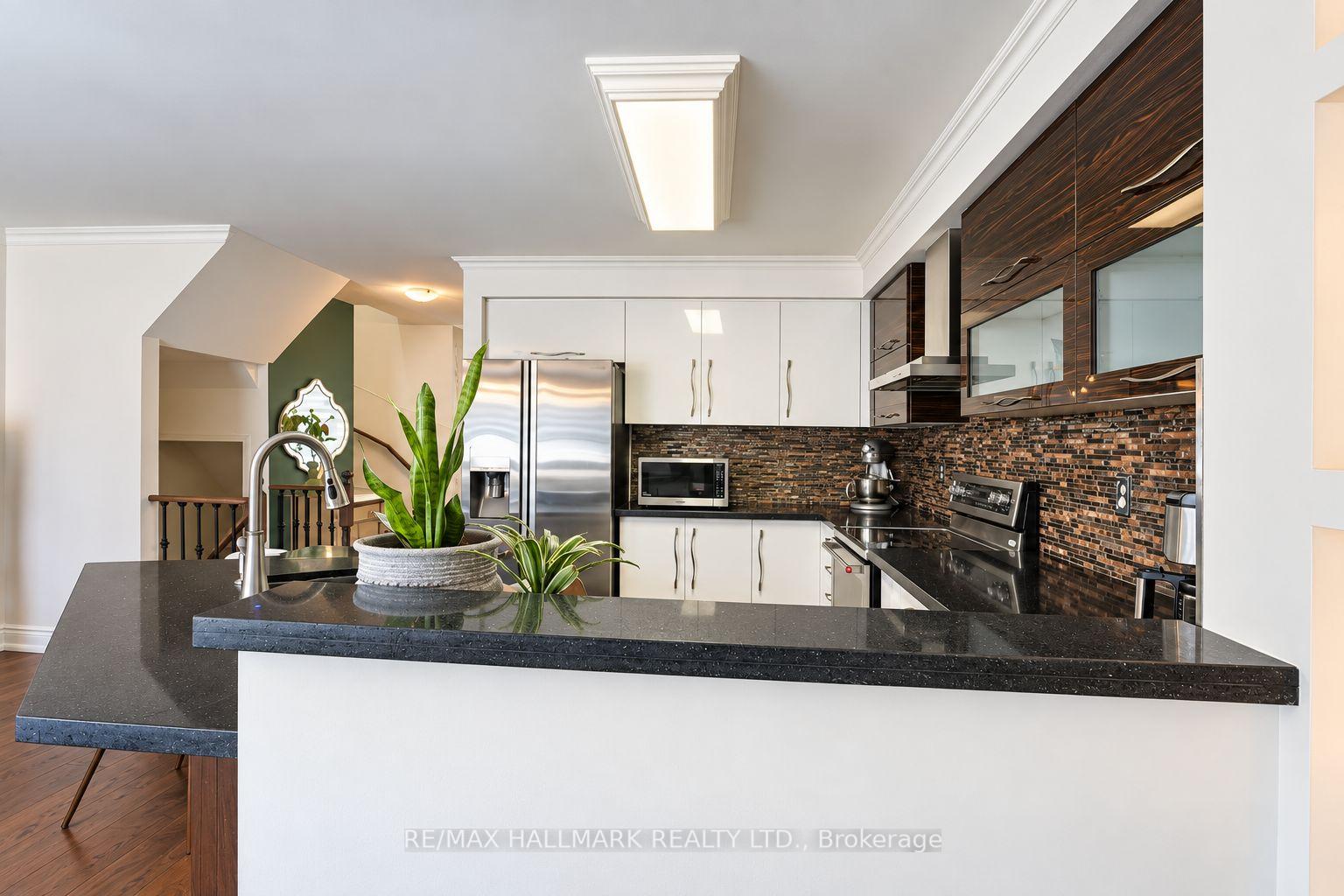 Photo 17 of 97 Benjamin Hood Crescent, Vaughan, Patterson — HOMEH
