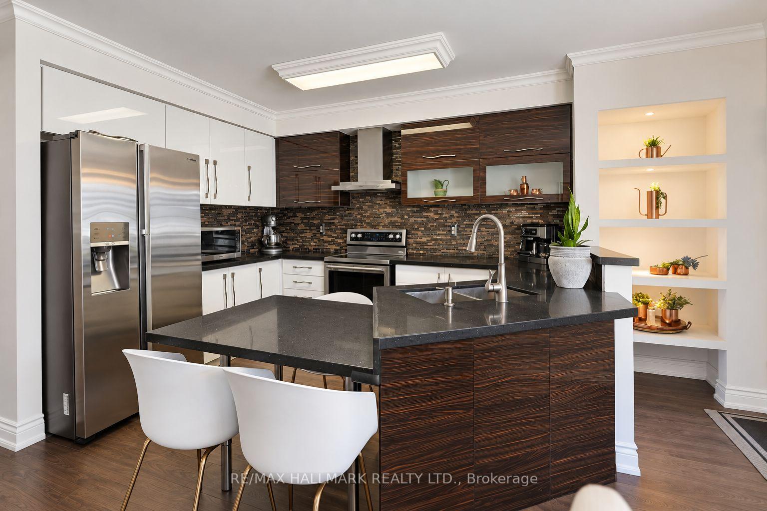 Photo 18 of 97 Benjamin Hood Crescent, Vaughan, Patterson — HOMEH