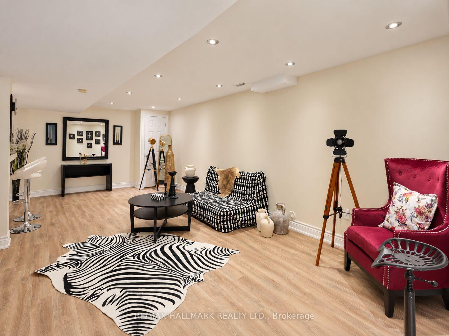 Photo 30 of 97 Benjamin Hood Crescent, Vaughan, Patterson — HOMEH
