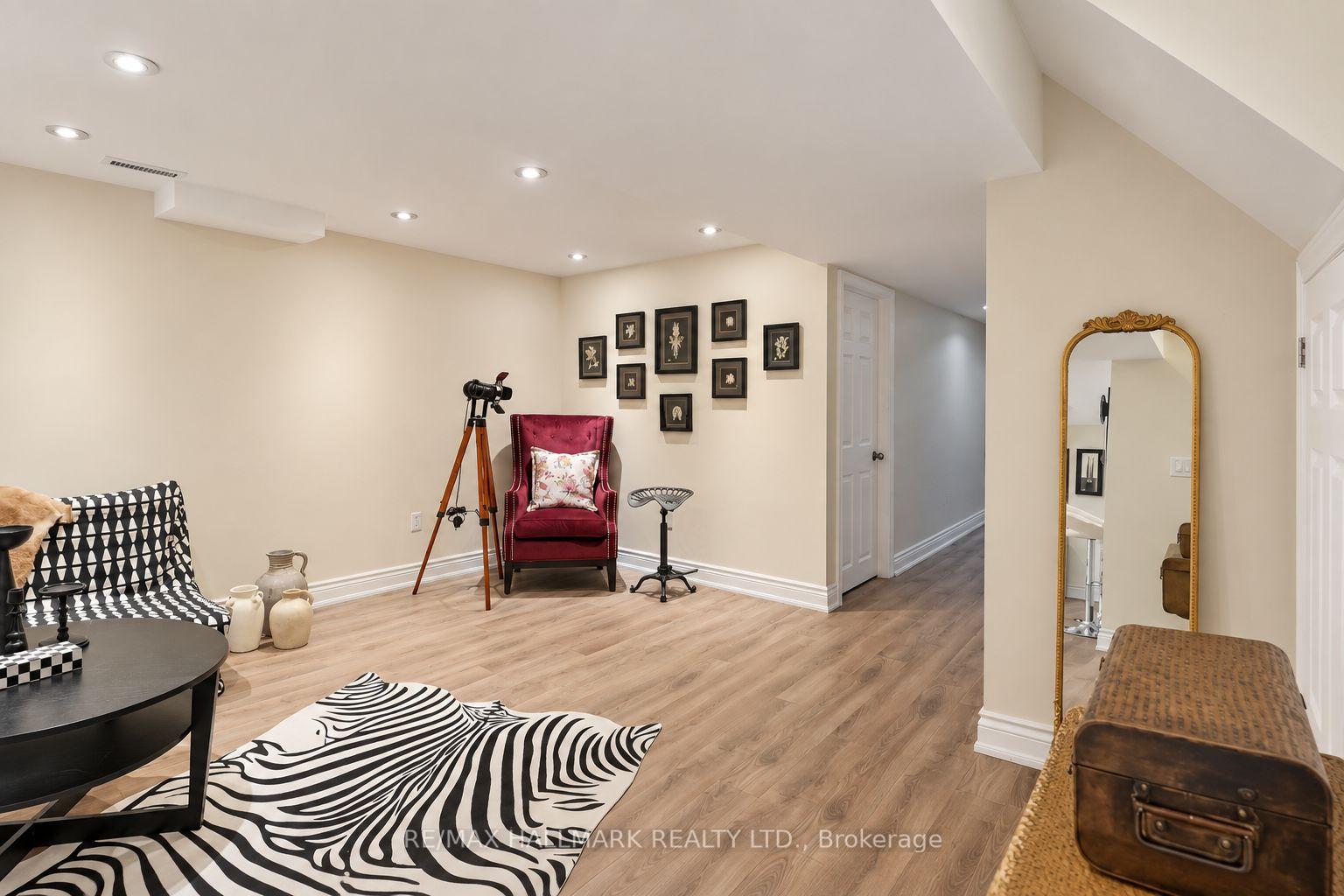 Photo 32 of 97 Benjamin Hood Crescent, Vaughan, Patterson — HOMEH