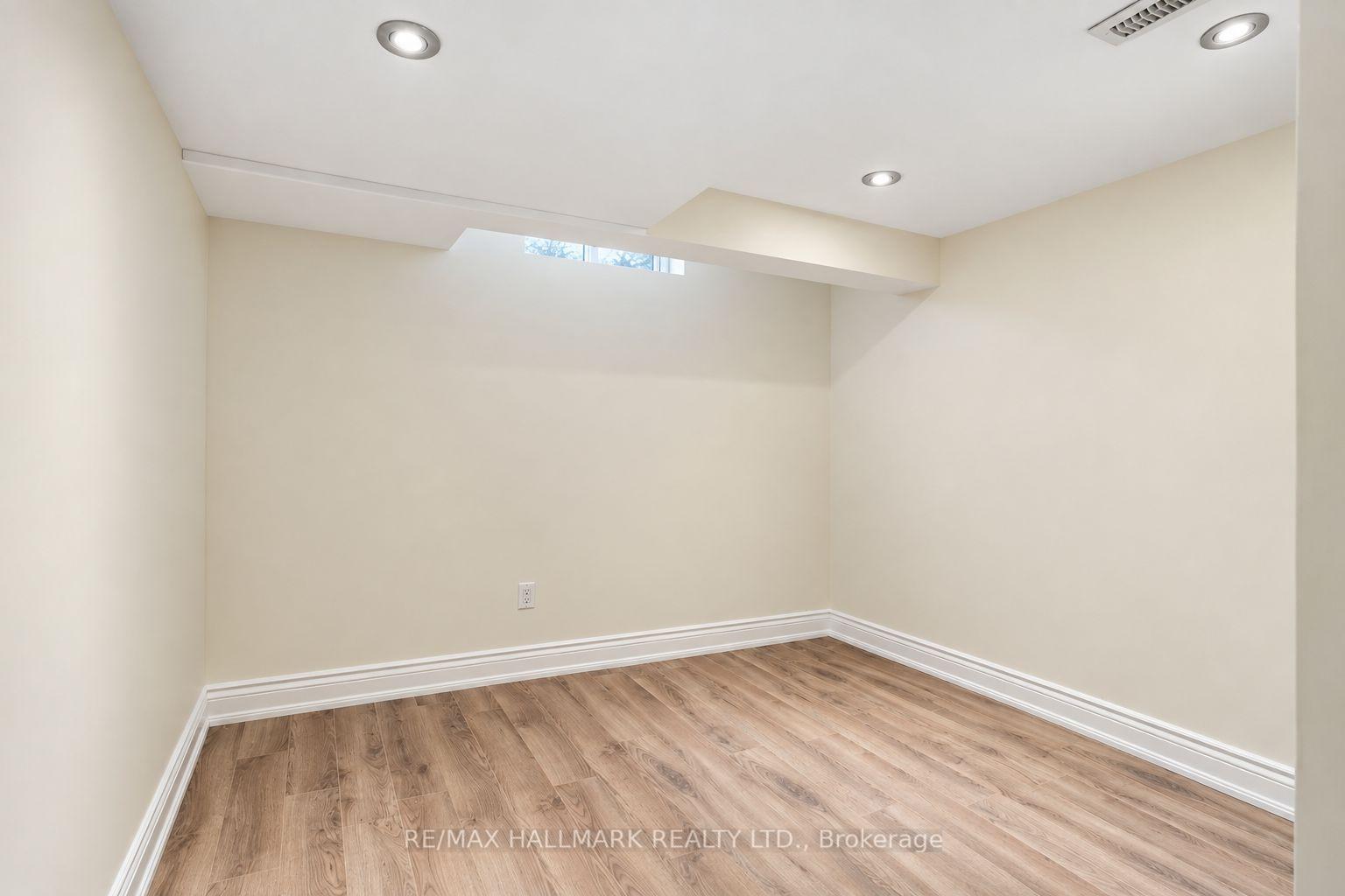 Photo 34 of 97 Benjamin Hood Crescent, Vaughan, Patterson — HOMEH