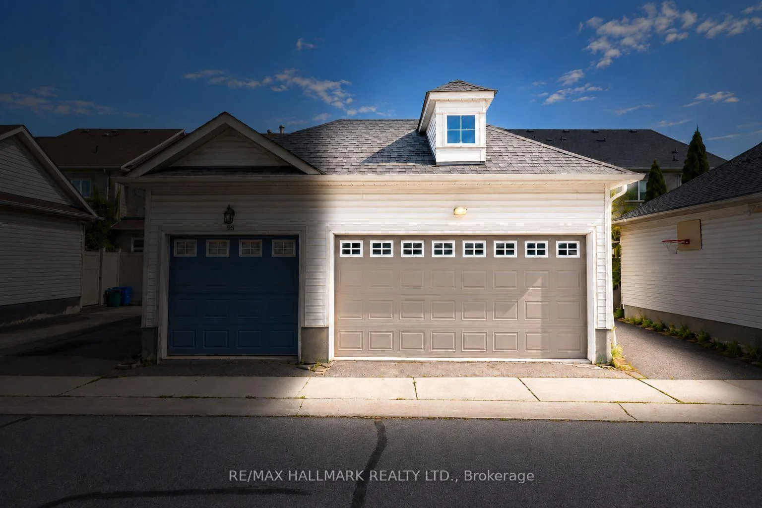 Photo 2 of 97 Benjamin Hood Crescent, Vaughan, Patterson — HOMEH