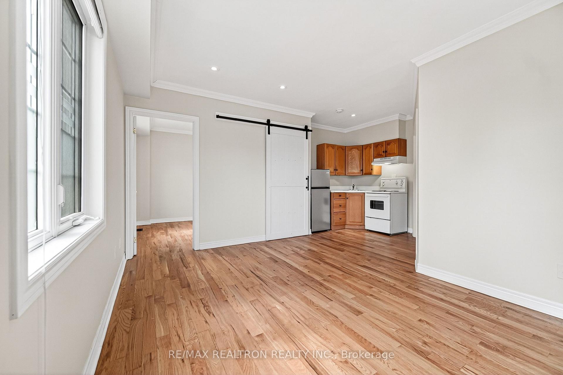 Photo 4 of 454 Donlands Avenue, Toronto, East York — HOMEH