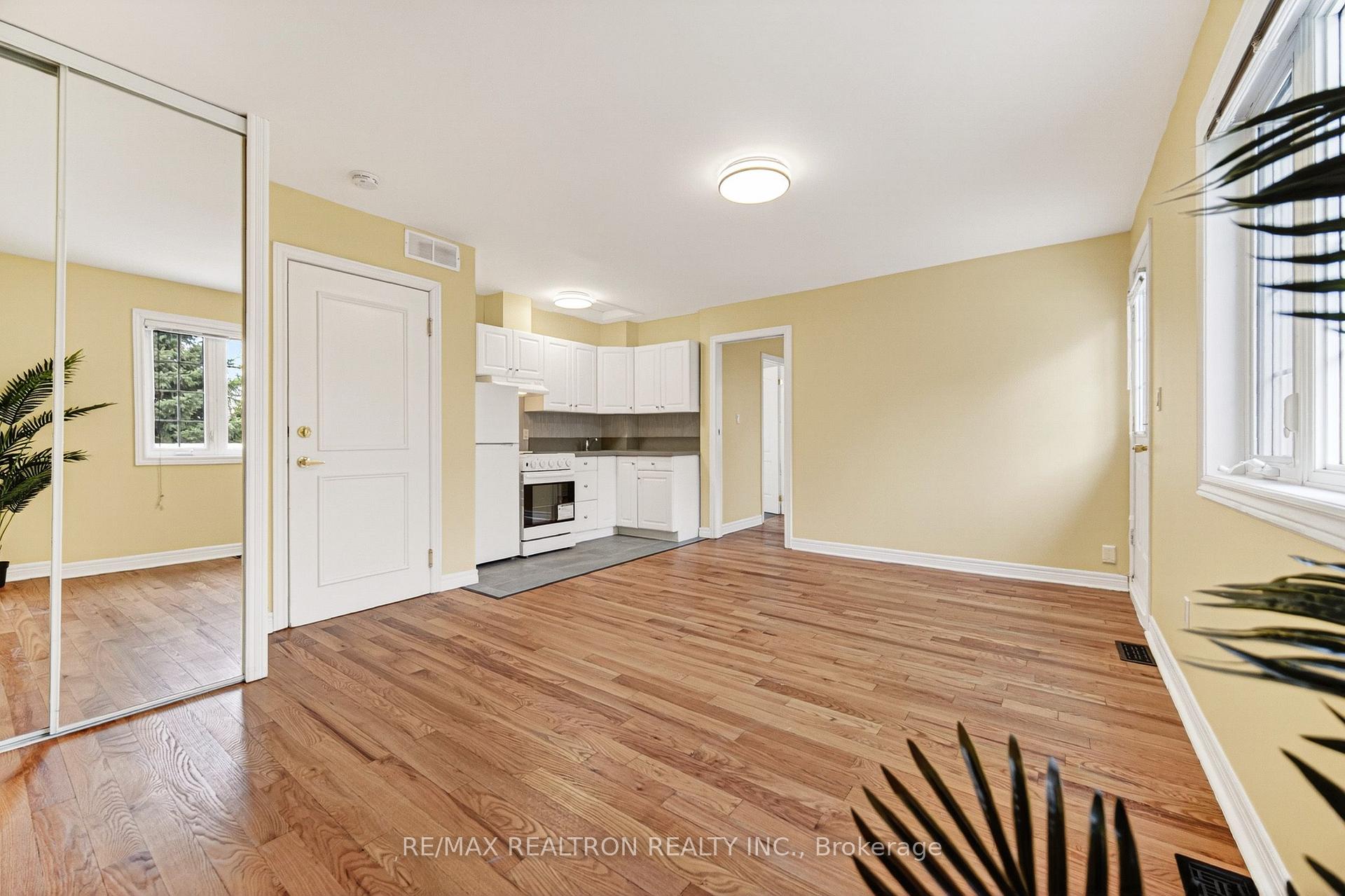 Photo 18 of 454 Donlands Avenue, Toronto, East York — HOMEH