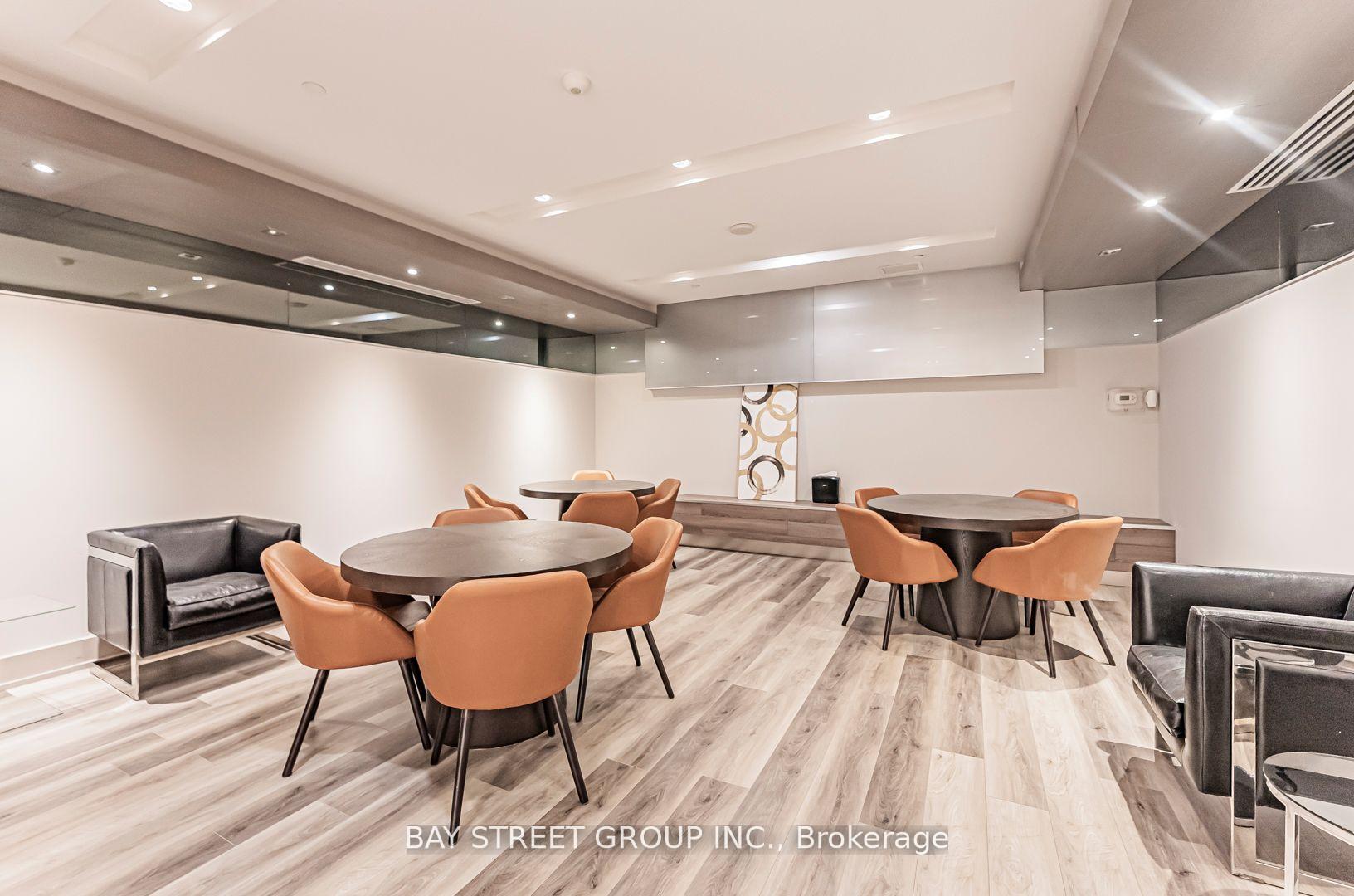 Photo 6 of Unit 718, 7167 Yonge Street, Markham, Thornhill — HOMEH