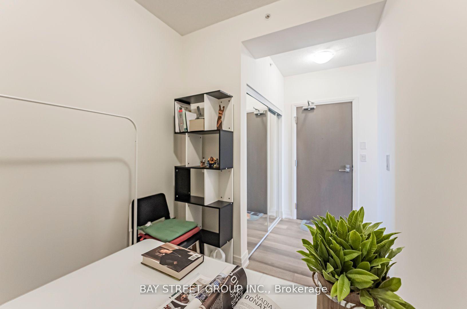 Photo 10 of Unit 718, 7167 Yonge Street, Markham, Thornhill — HOMEH
