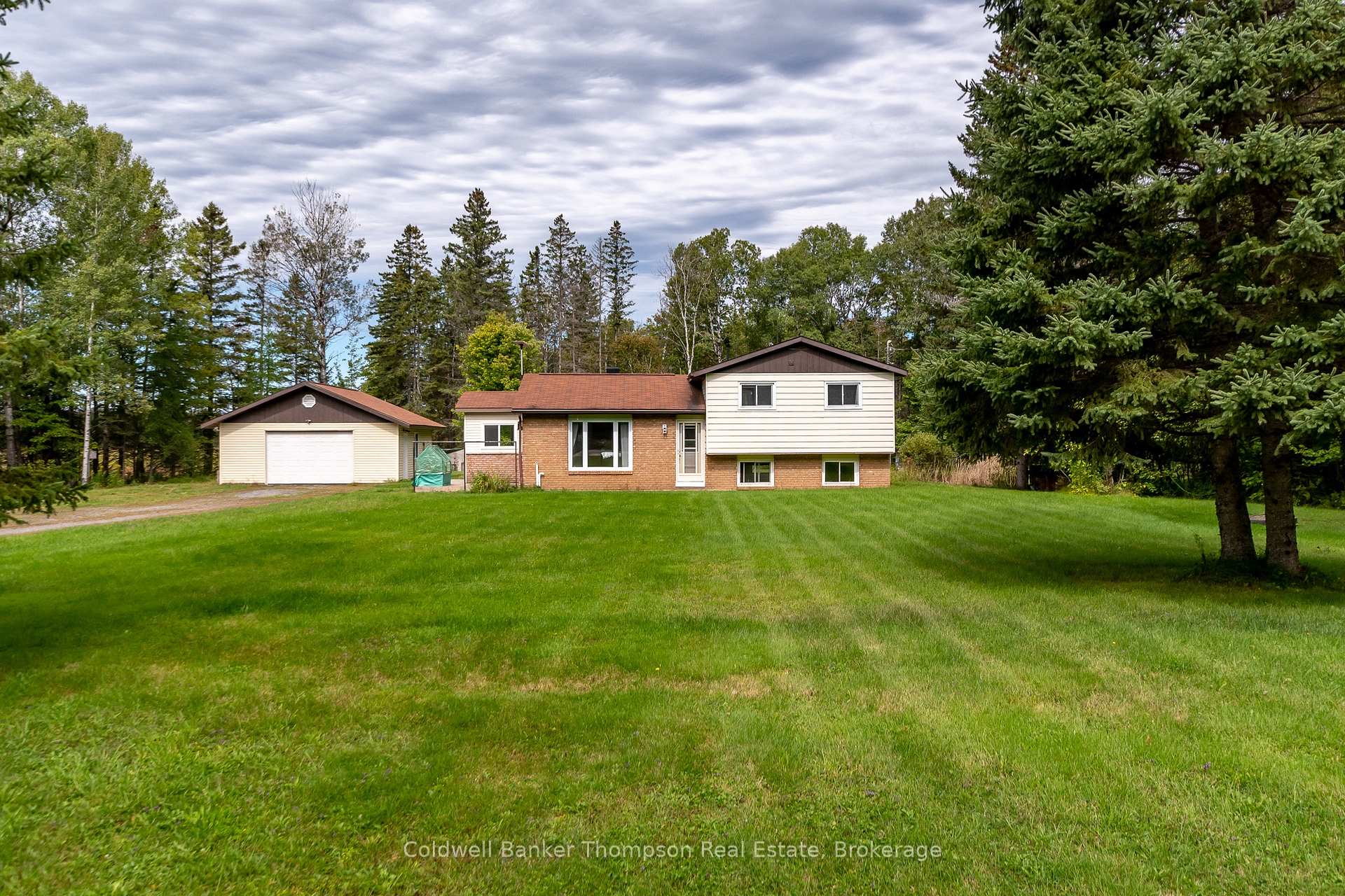 Photo of 1346 Aspdin Road