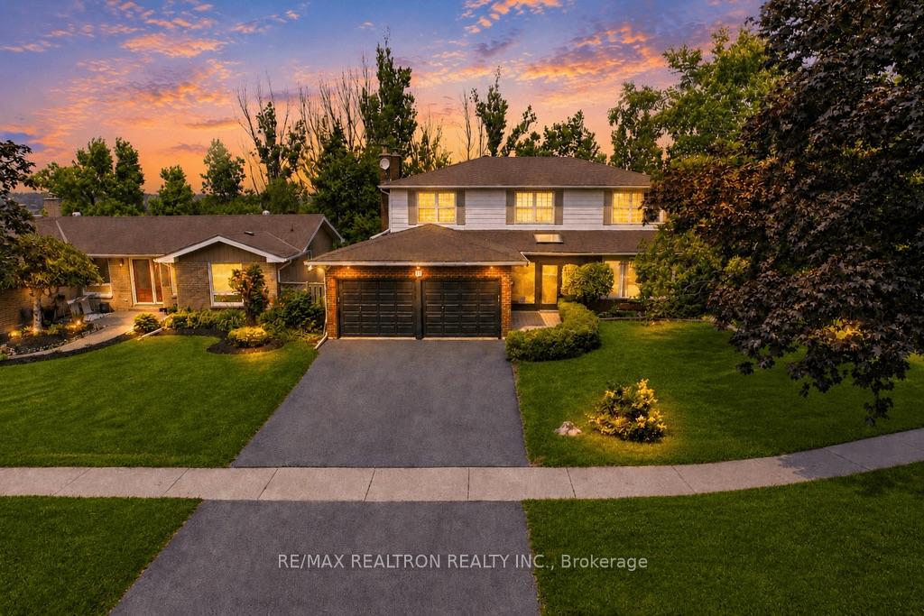 Photo 2 of 18 Debra Crescent, Barrie, Allandale Heights — HOMEH