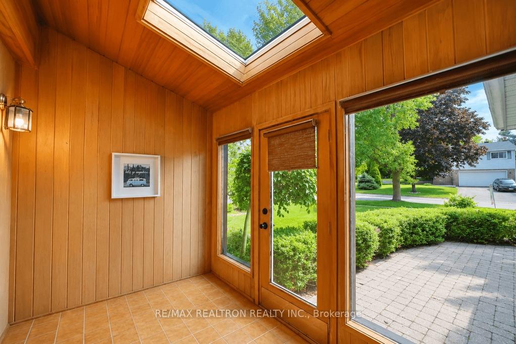 Photo 6 of 18 Debra Crescent, Barrie, Allandale Heights — HOMEH